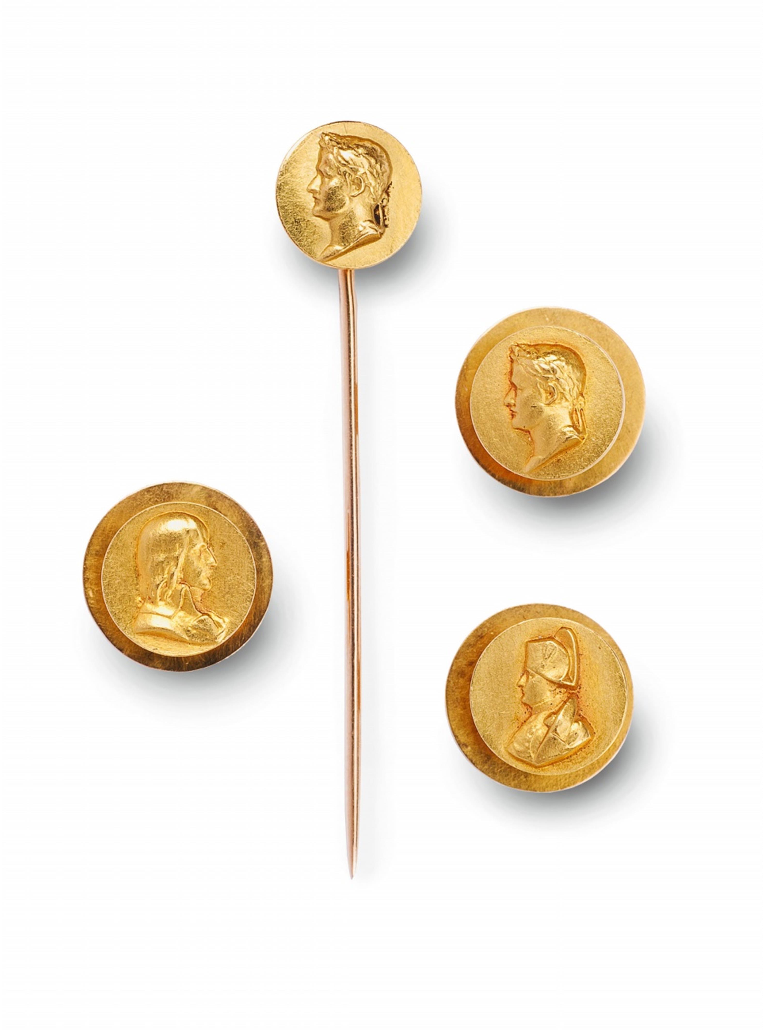 A set of 18k gold buttons and a tie pin - image-2