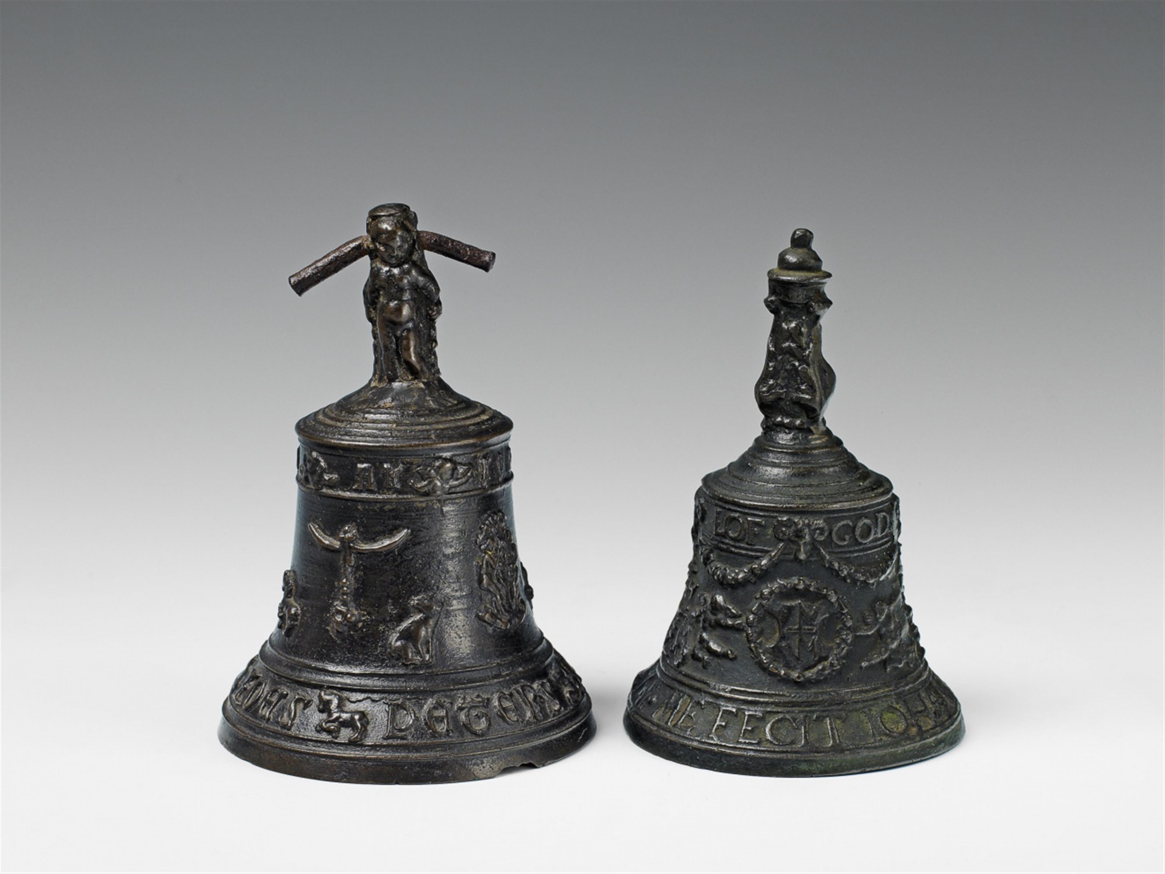 A 17th century bronze "Nederlandse bel" table bell. - image-1