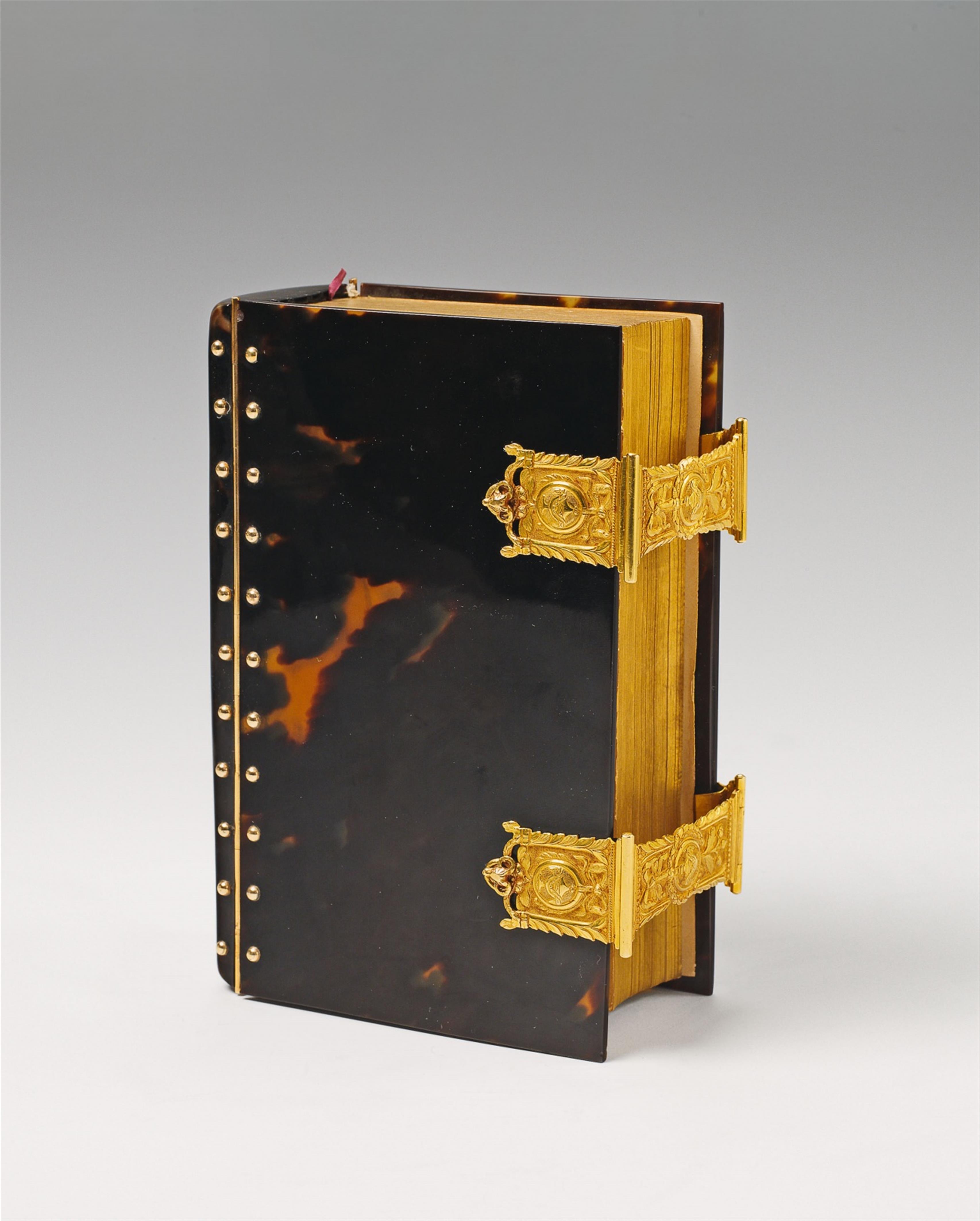 An Amsterdam tortoiseshell-bound bible with 18ct gold mountings. - image-1