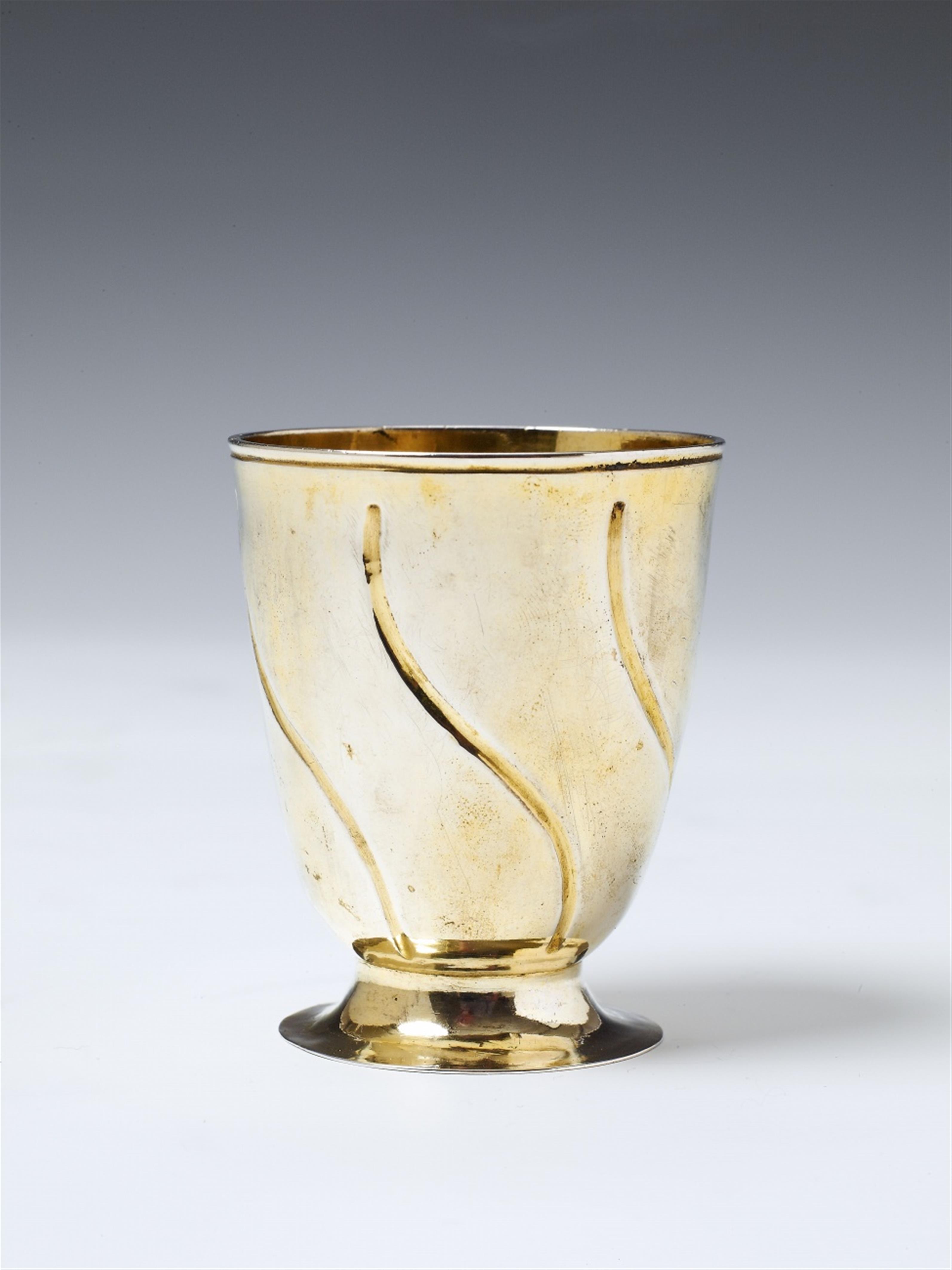 A small Dresden silver gilt beaker. Marks of Gebrüder Schrödel, ca. 1775/80. - image-1