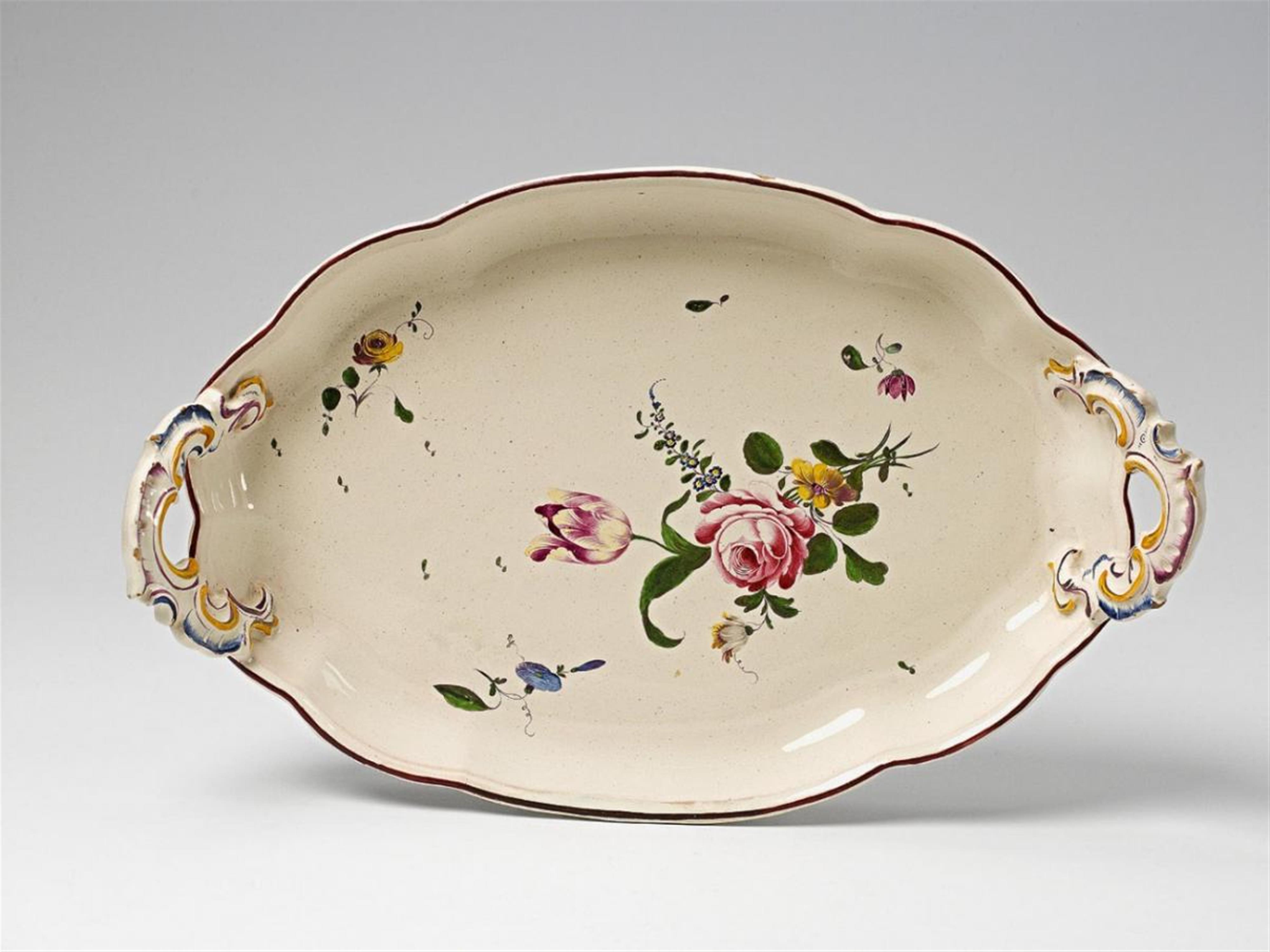 A Ludwigsburg faience tray with "fleurs fines" decor. - image-1