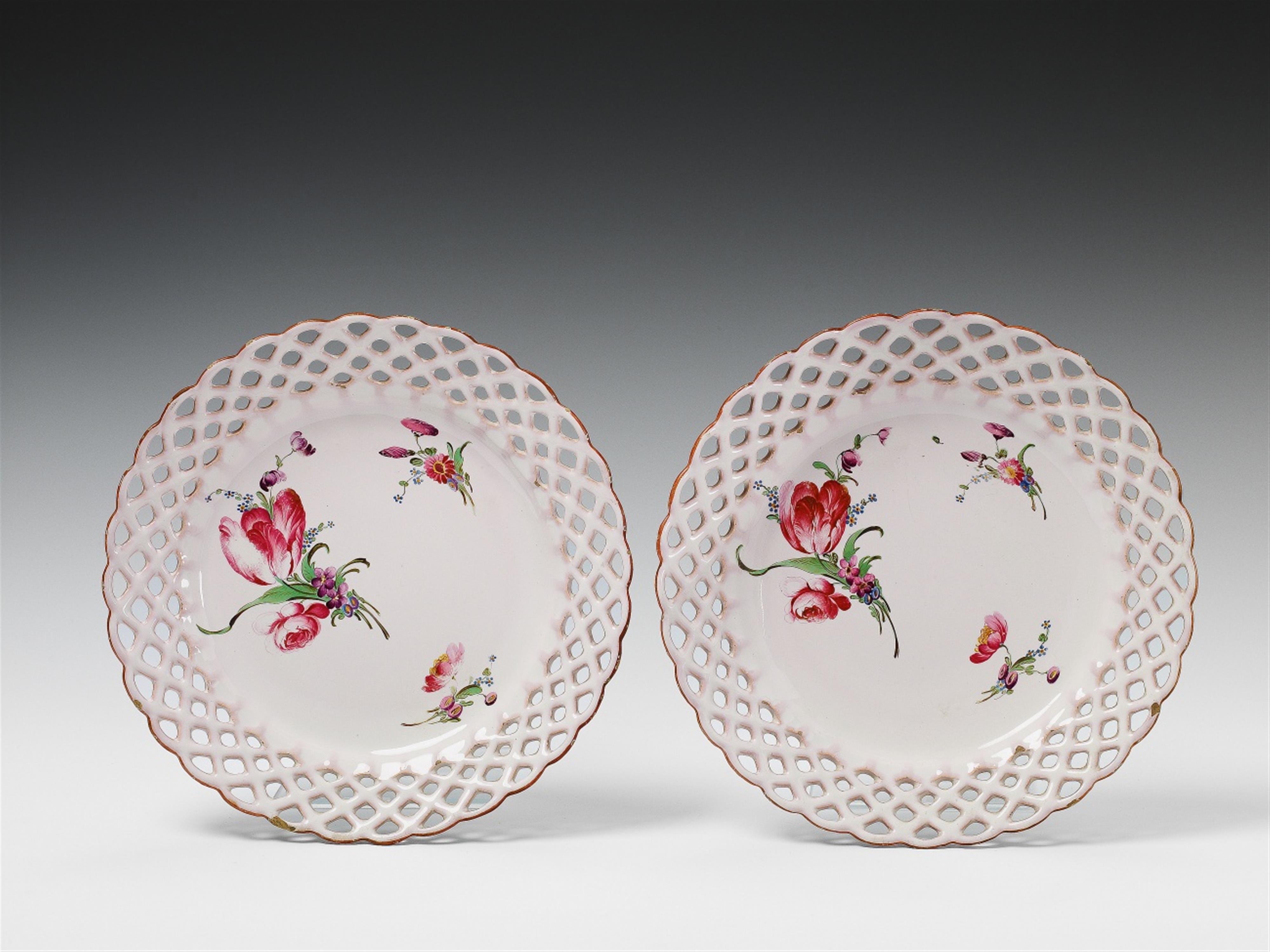 A pair of faience dessert plates with overglaze floral decor. - image-1
