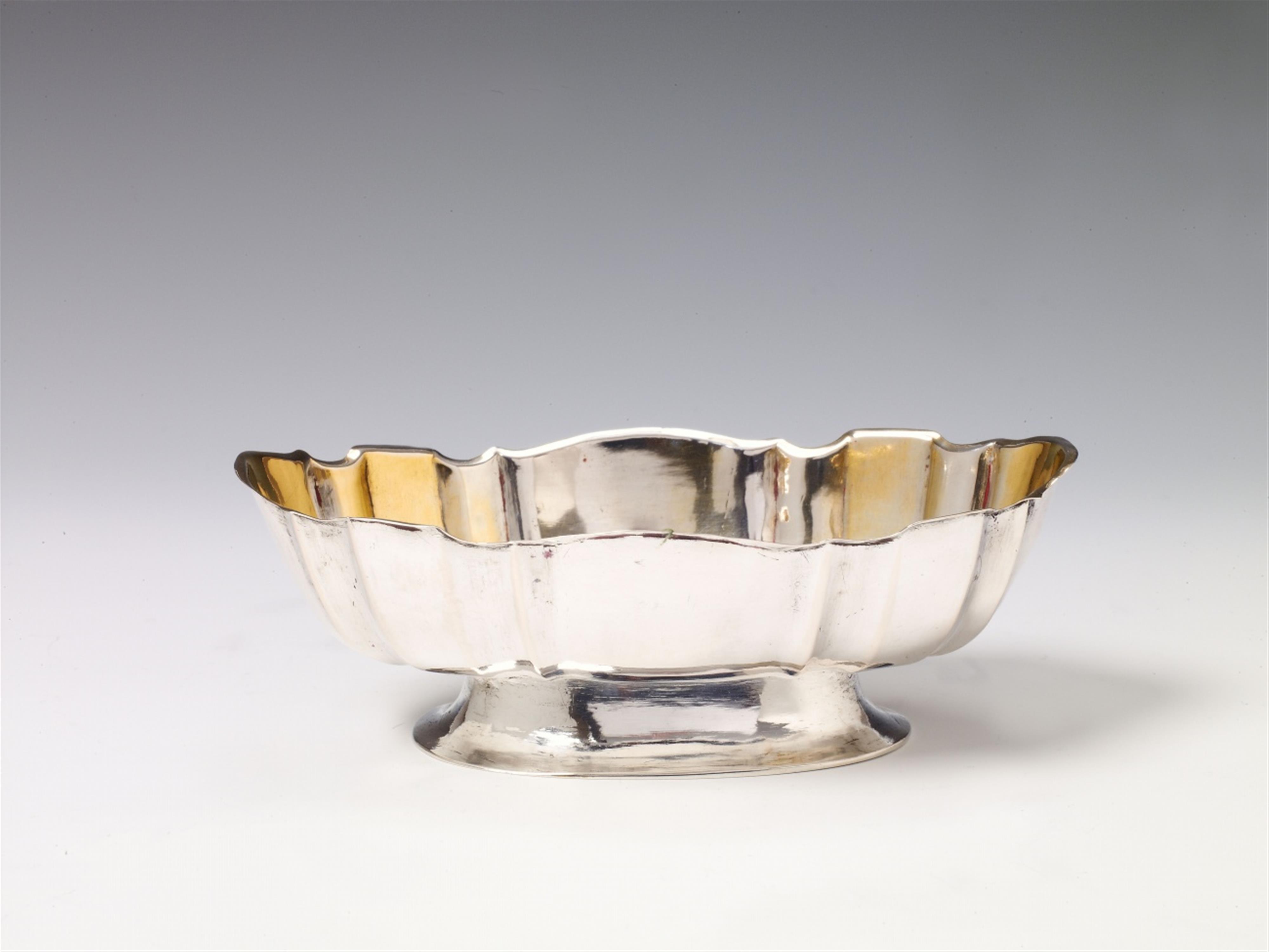 A Düsseldorf silver interior gilt footed sweetmeats dish. Maker's mark with indistinct coat of arms, 1742 - 44. - image-1