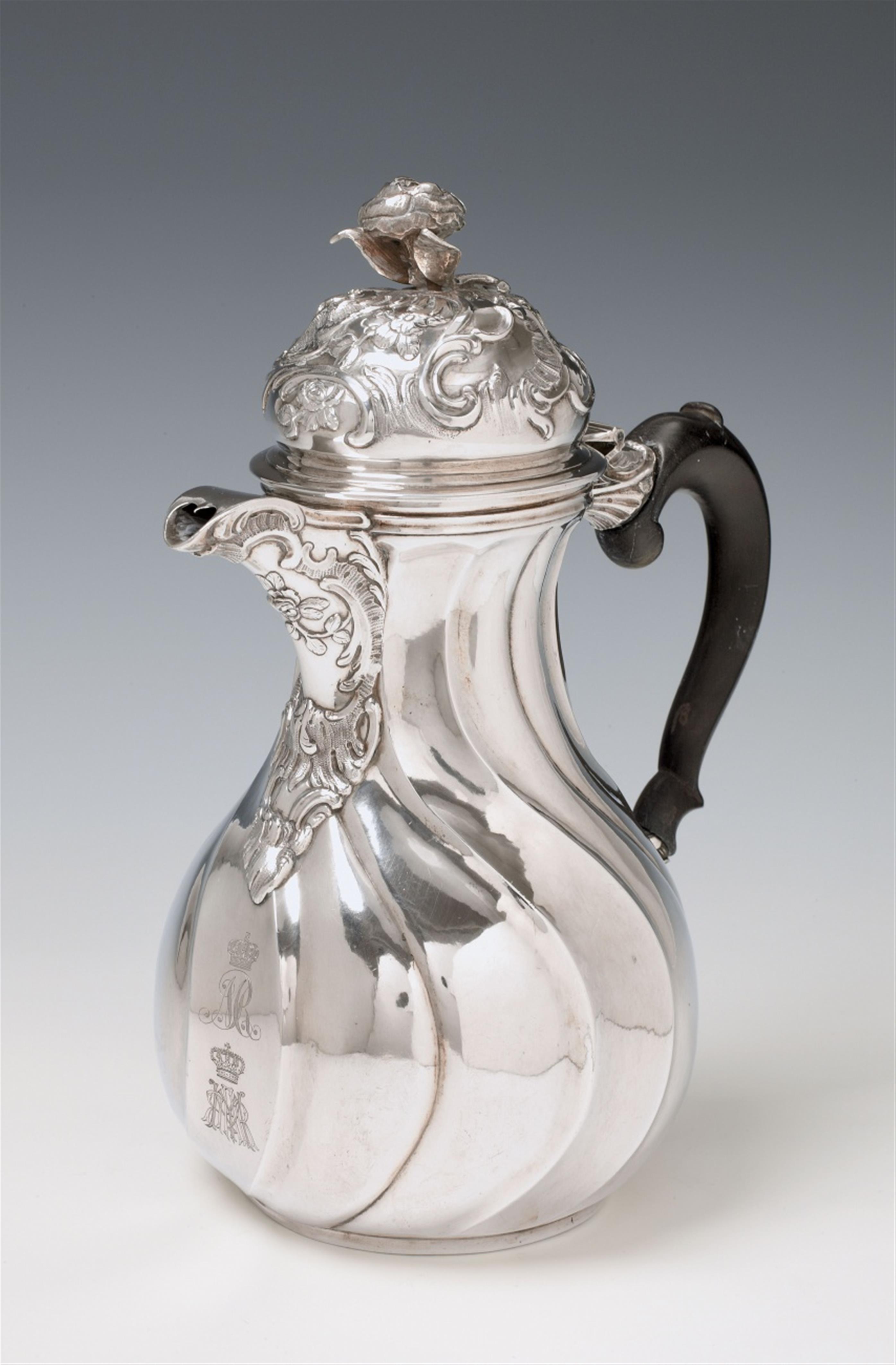 A large Hamburg silver coffee pot. With two ligatured monograms beneath ducal crowns. Marks of Johann Christian Wrigge, ca. 1765/70. - image-1