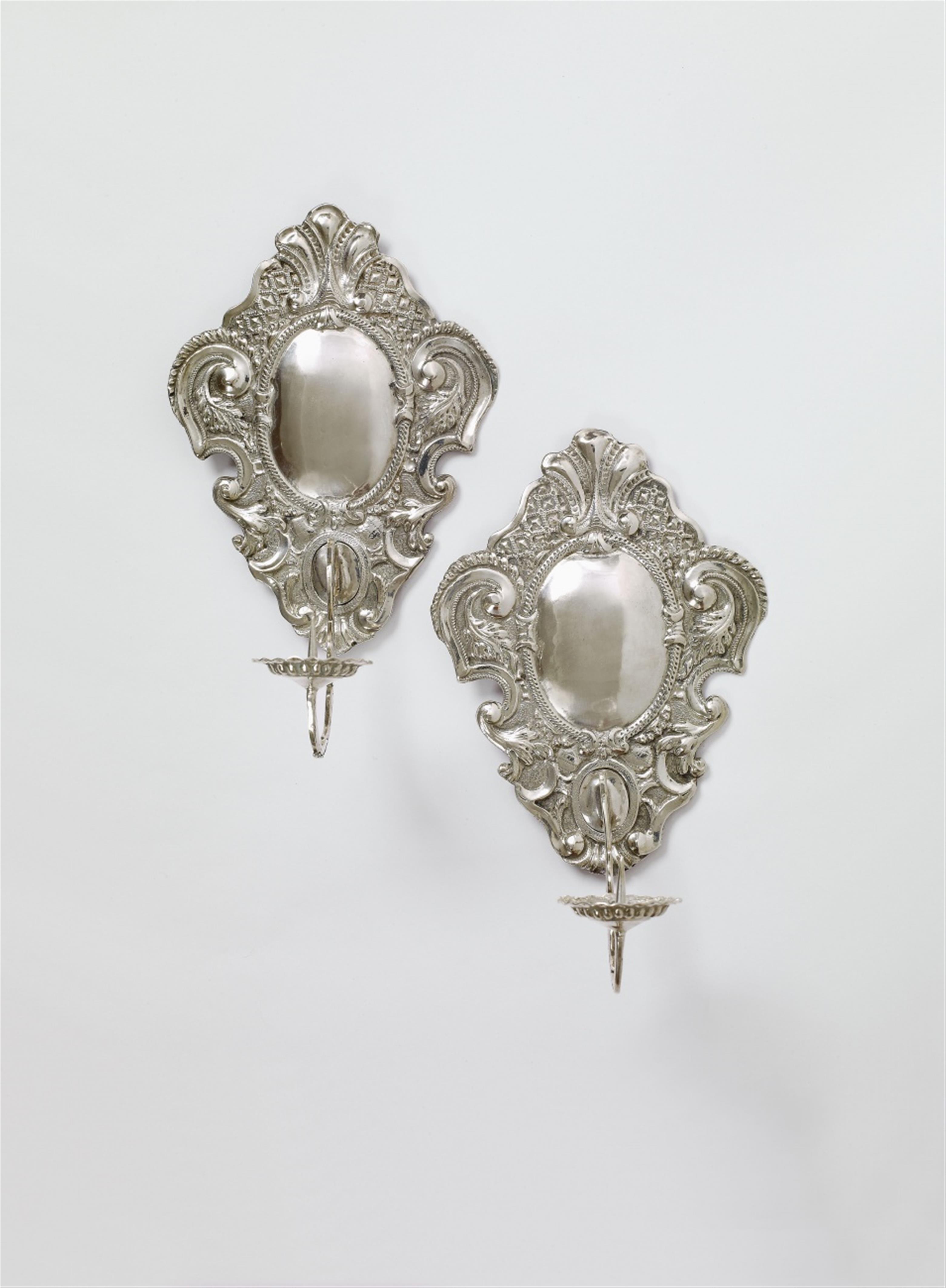 A rare pair of Neersen miniature silver blakers. Marks of Mathias Corneli, ca. 1750. - image-1