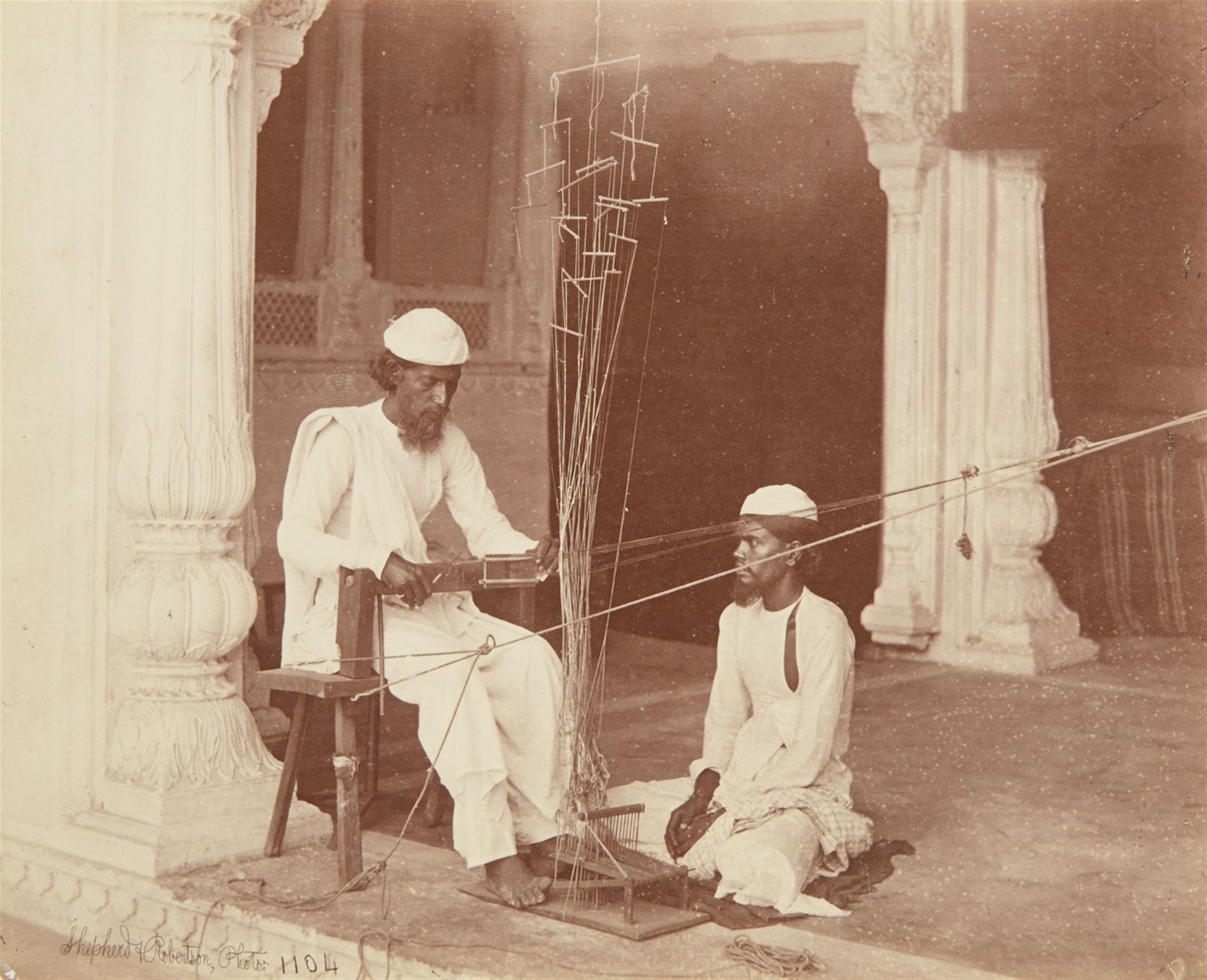 Samuel Bourne
Shepherd & Robertson
Scowen & Co.
W.L.H. Skeen & Co.
und andere Photographen - Ansichten von Indien, Ceylon und Sumatra - image-10