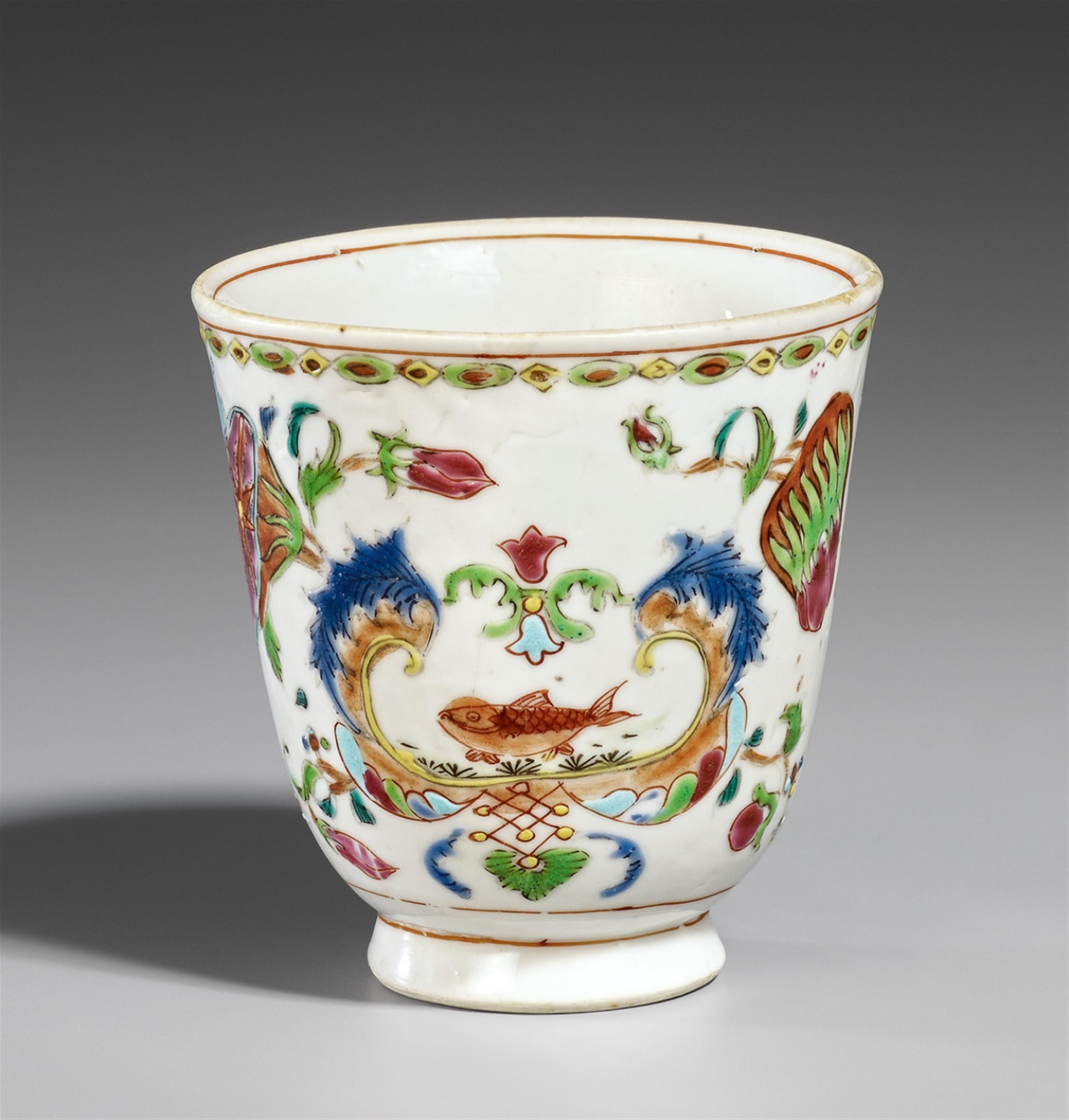 A famille rose chocolate-cup from the service 'Madame de Pompadour'. Qianlong period (1735-1796) - image-1