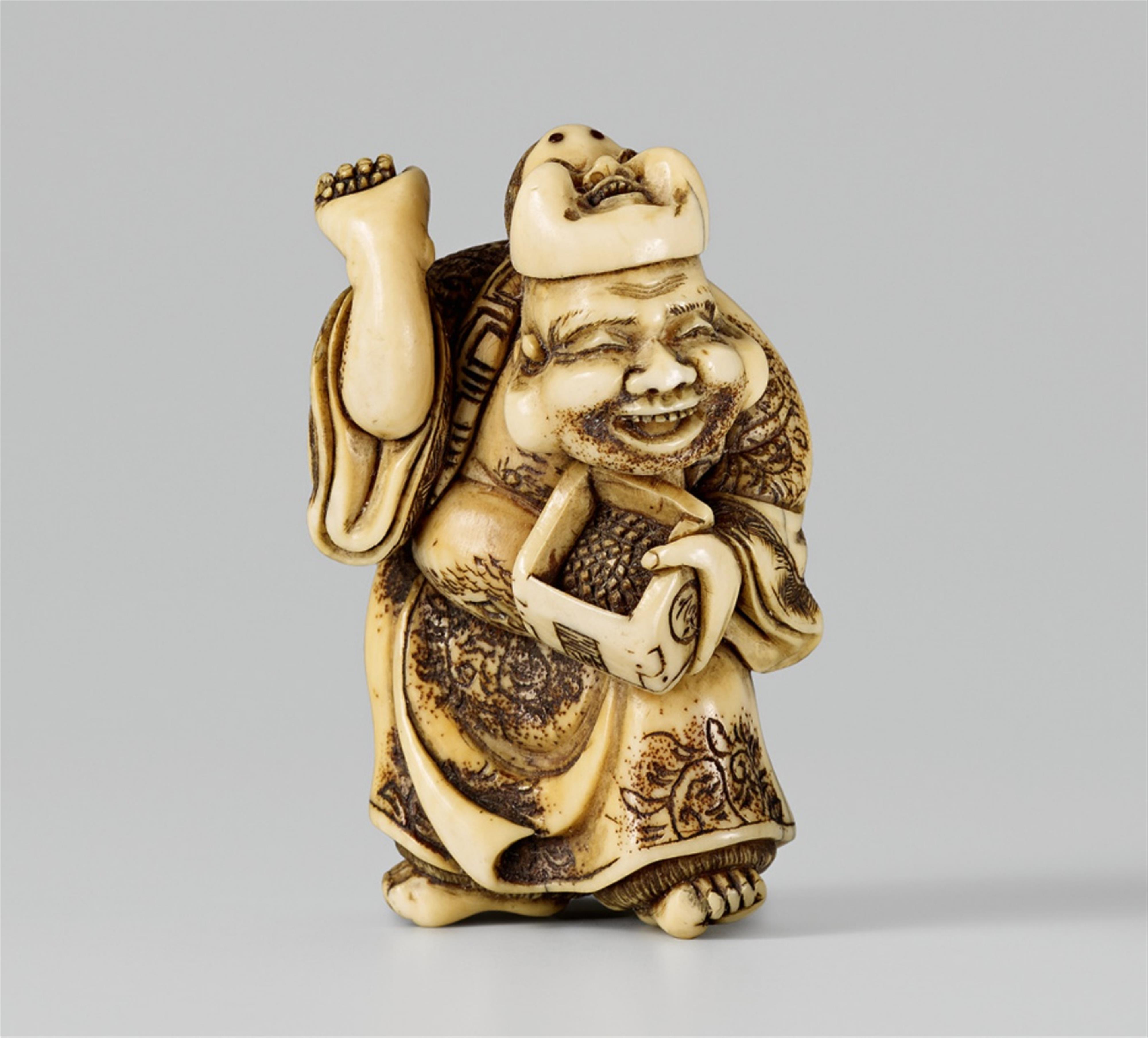 A good ivory netsuke of Hotei in oni harai at setsubun, by Hidemasa. Early 19th century - image-1