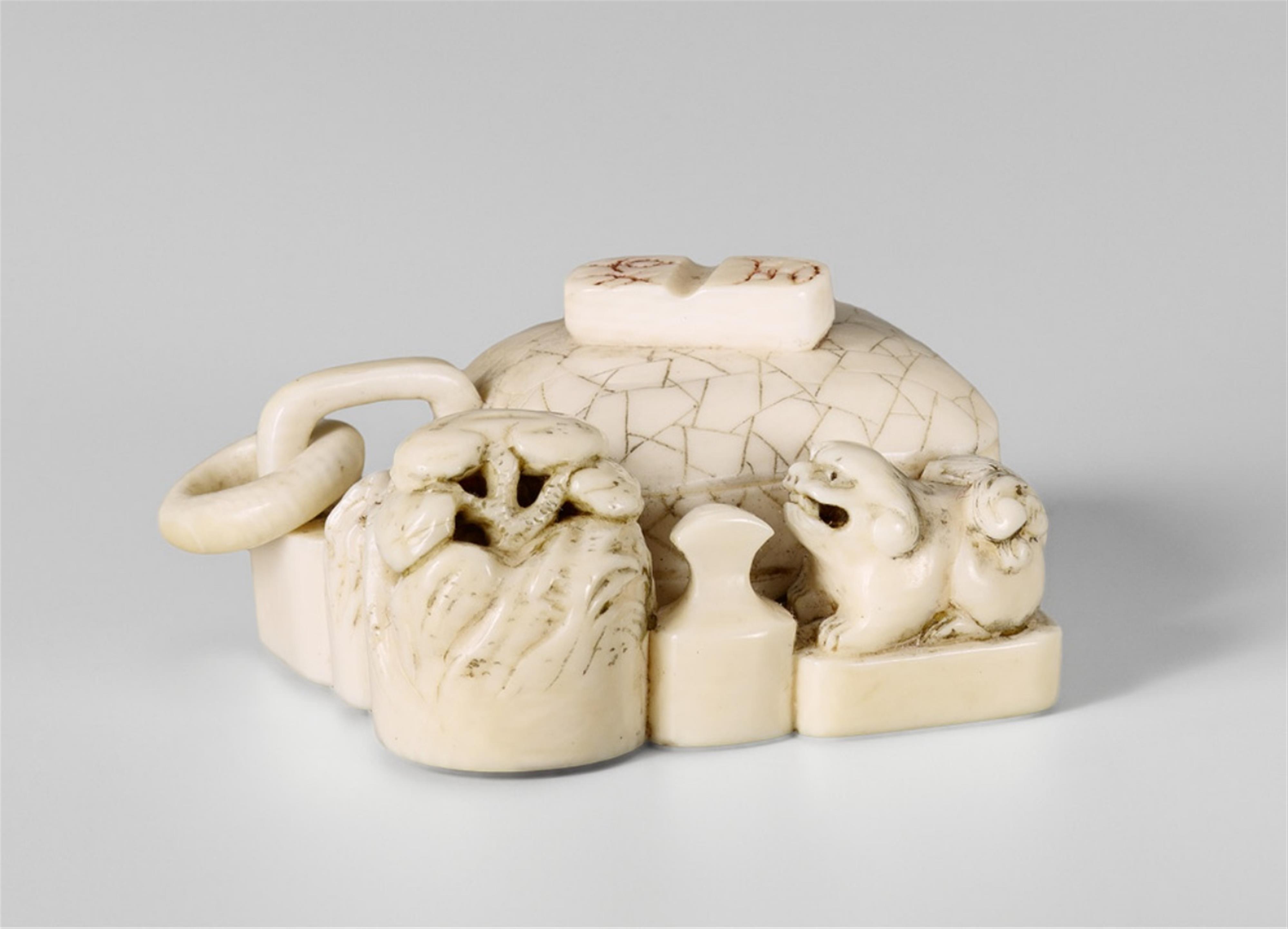 An ivory netsuke of a group of seals. Late 19th century - image-1