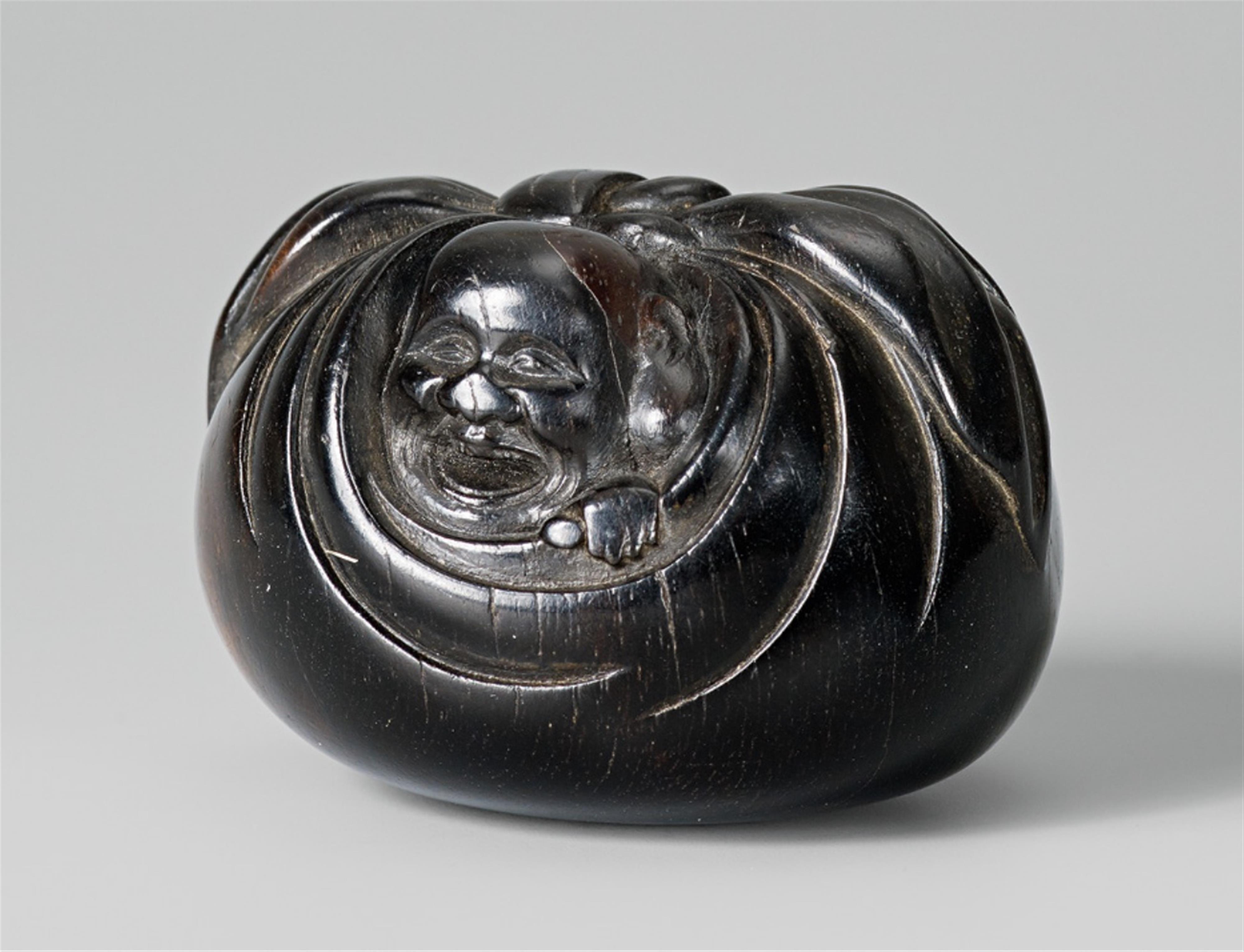 A large kaki wood netsuke of a laughing Hotei, by Minzan. 19th century - image-1