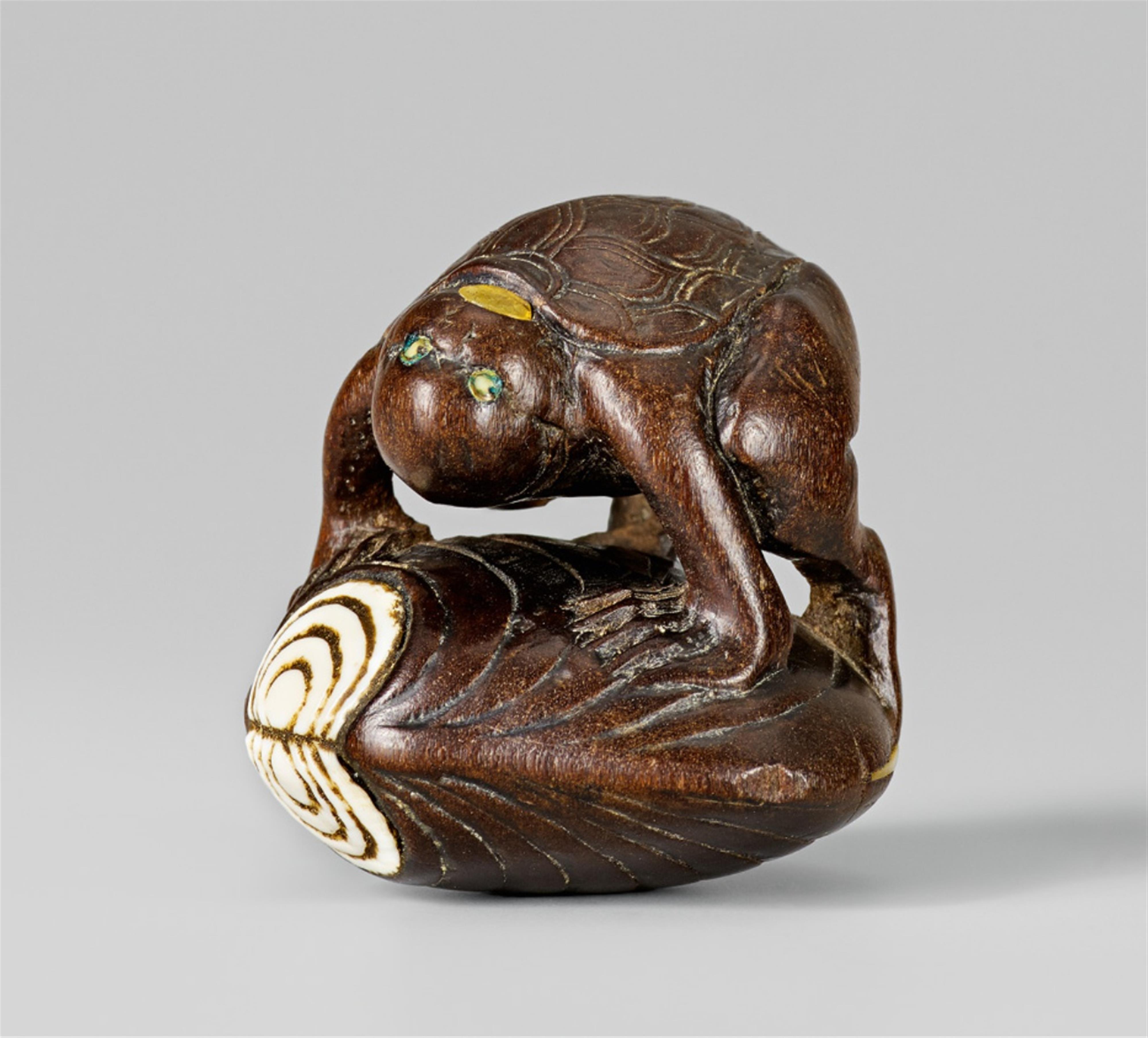 An Edo school wood netsuke of a kappa on a hamaguri. 19th century - image-1