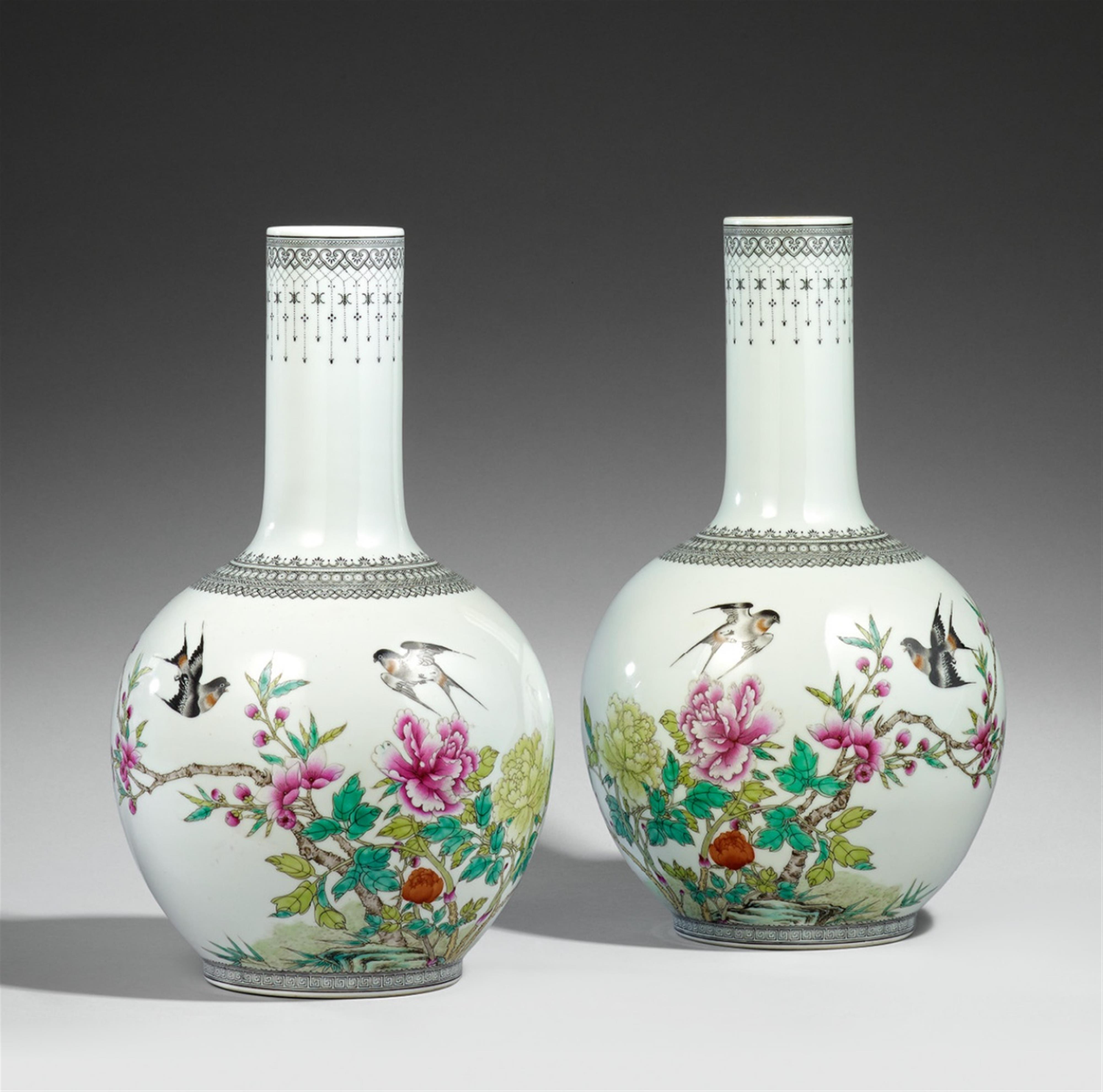 A pair of famille rose vases. 20th century - image-1