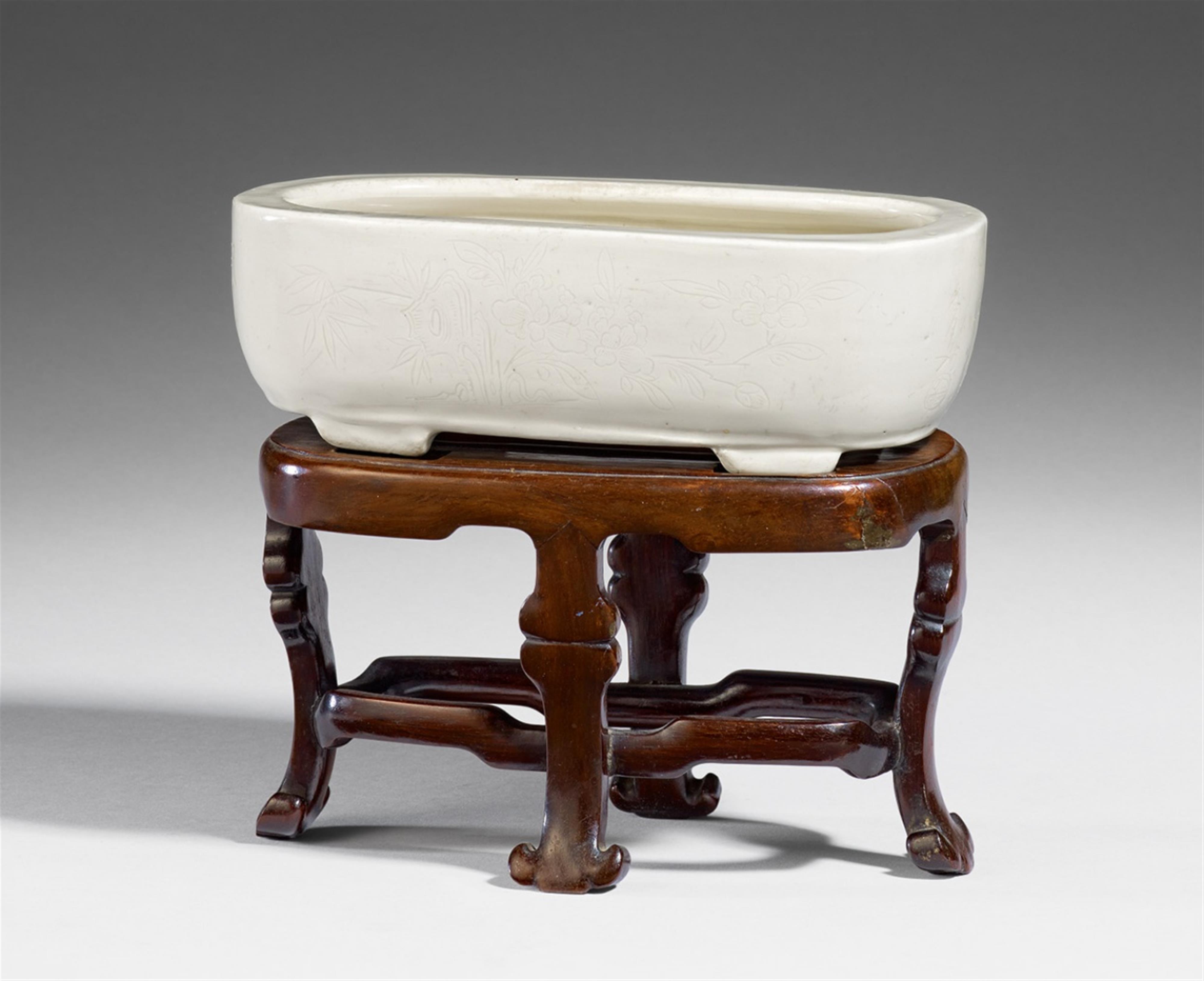 An oval blanc de Chine planter. Dehua. 18th/19th century - image-1