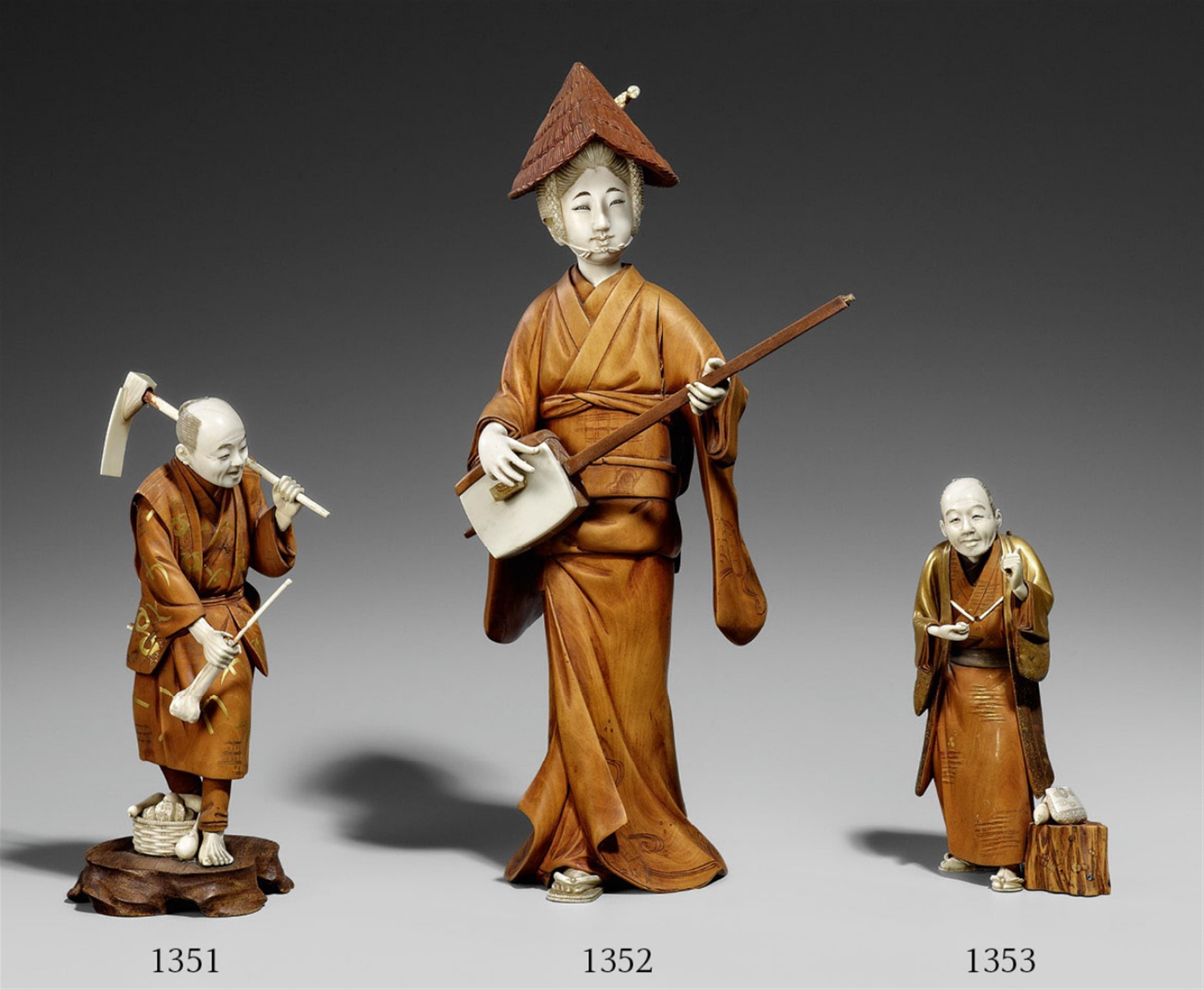 A wood and ivory okimono of a female street musician. Early 20th century - image-1