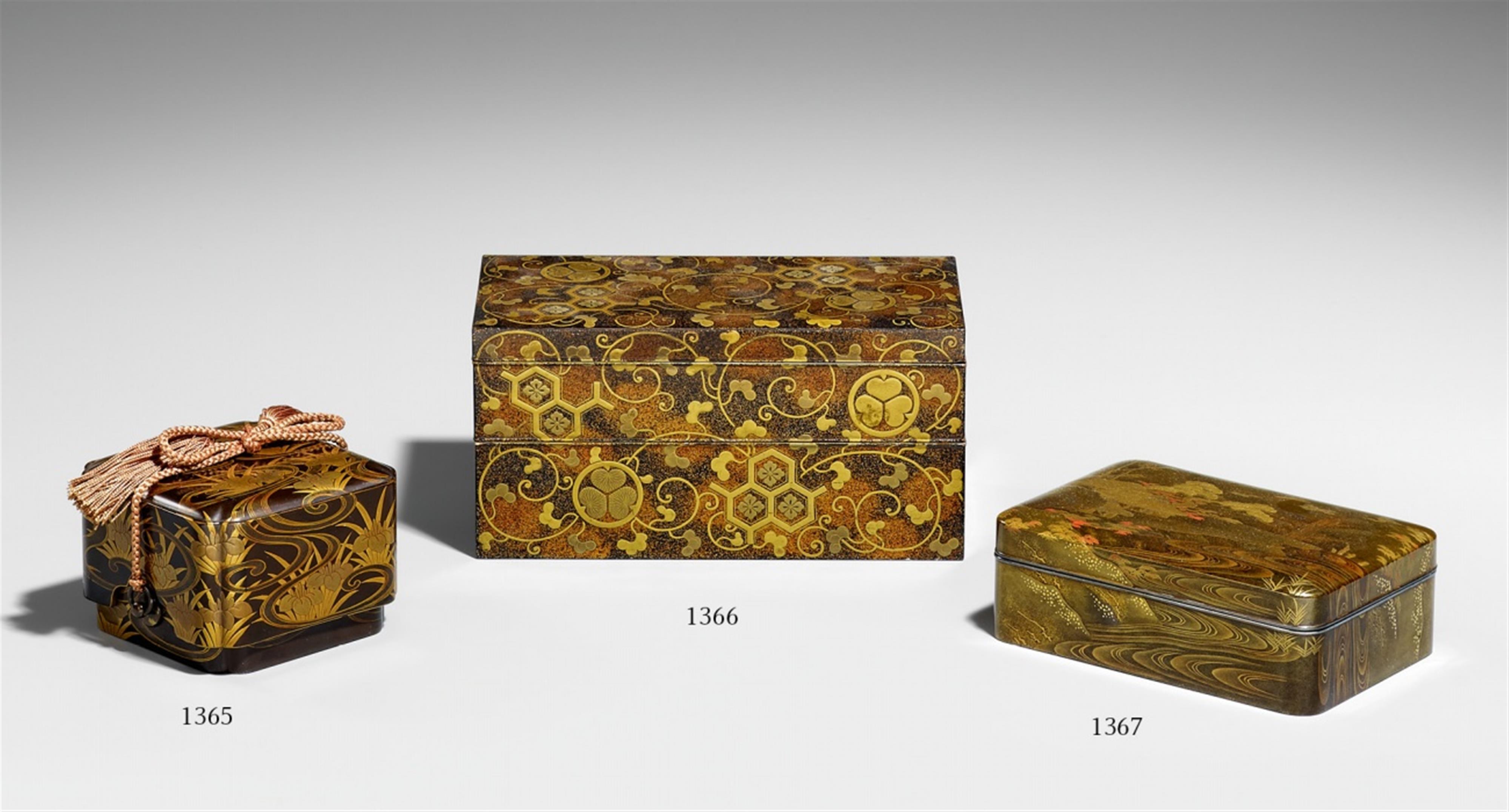 A gold lacquer lidded box. Second half 19th century - image-1