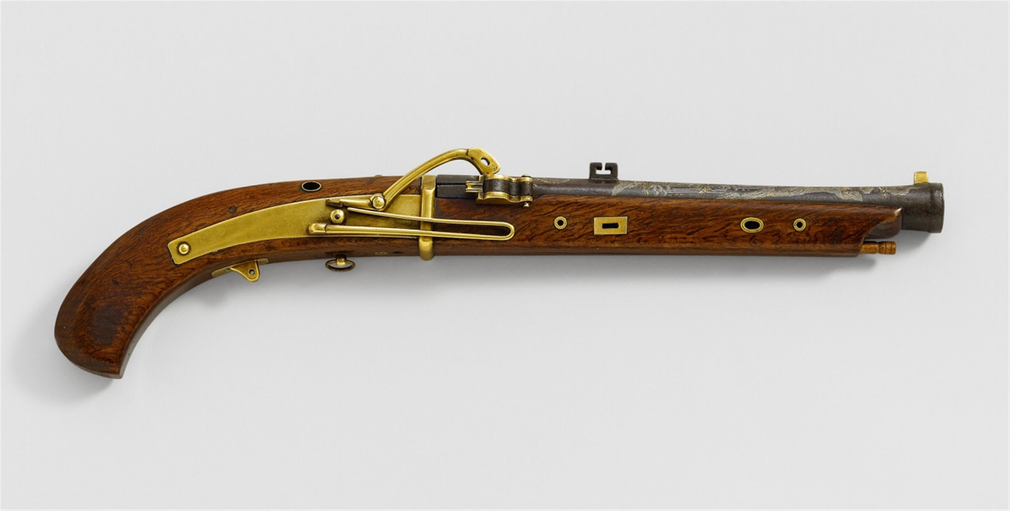 A matchlock pistol. Kashi burlwood, brass and iron. 19th century - image-1