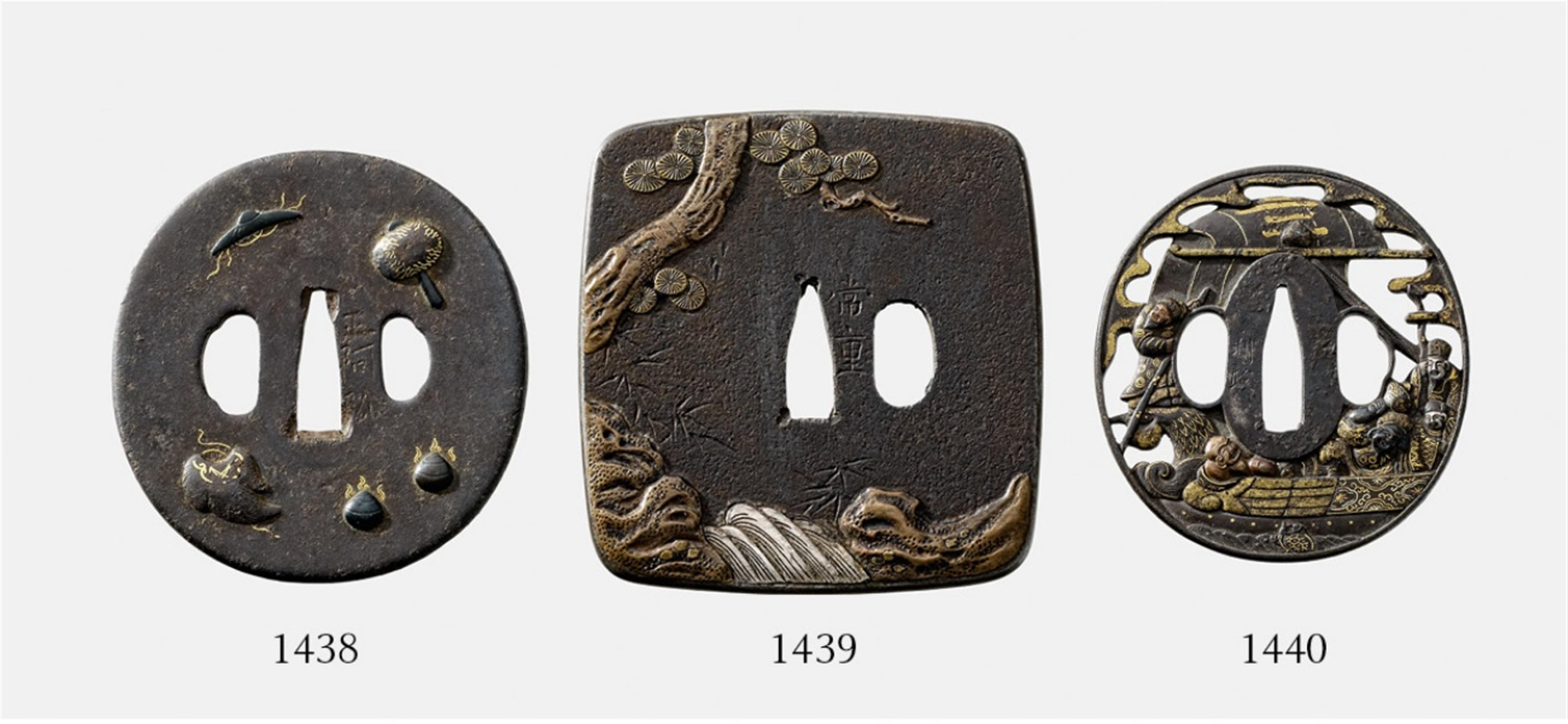 Two iron tsuba. Edo period - image-1