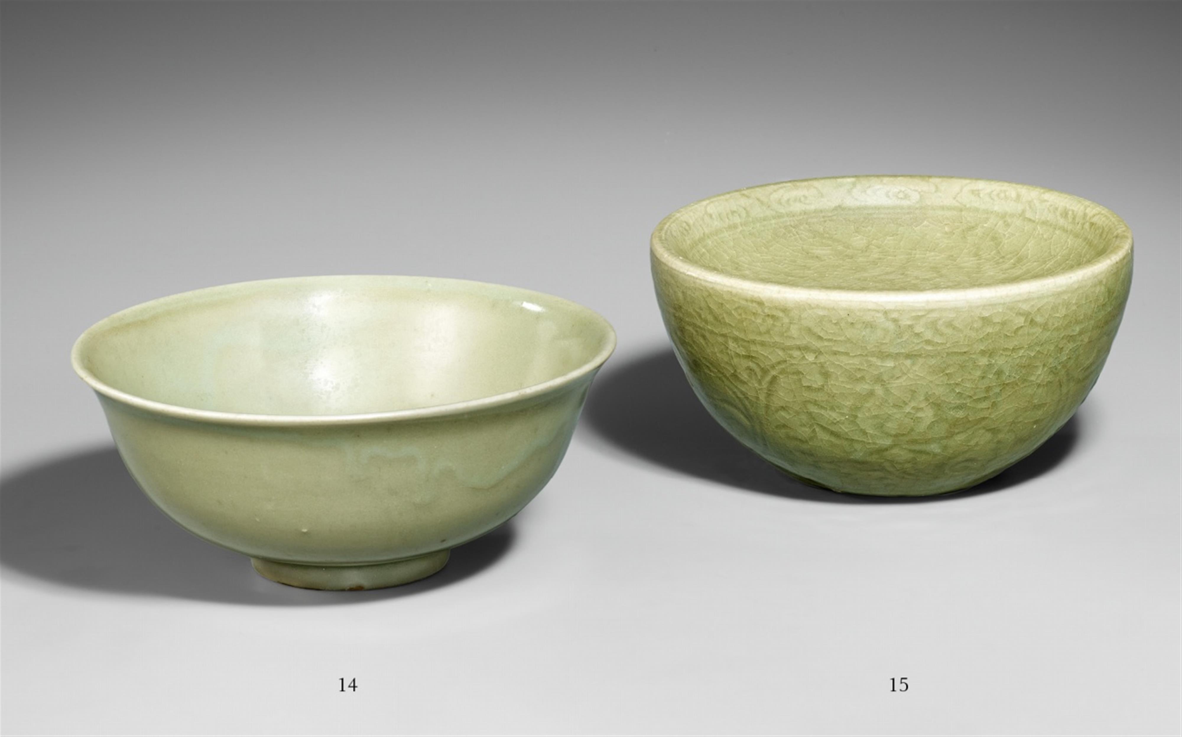 A Longquan celadon warming bowl. Ming dynasty, 15th century - image-1
