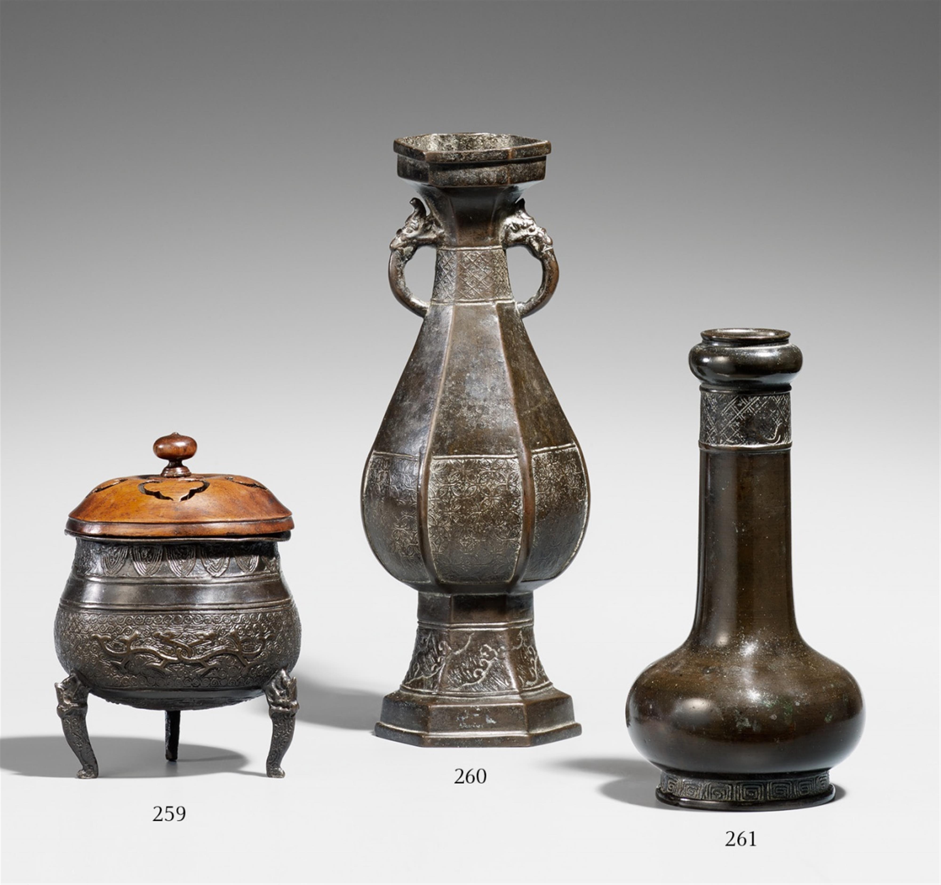 A slender bronze vase. Song/Yuan dynasty - image-1