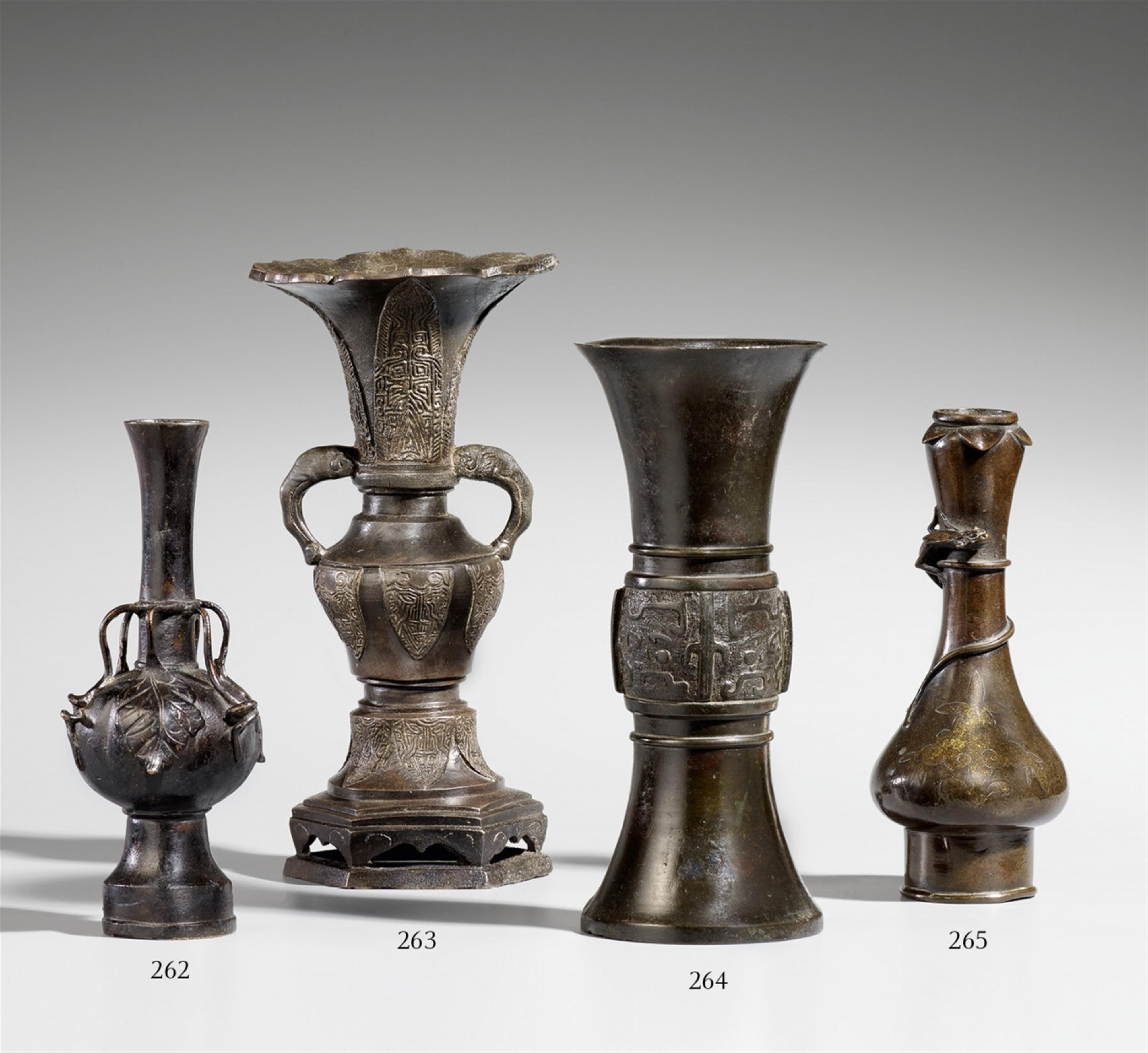 Kleine Vase. Bronze. 16./17. Jh. - image-1