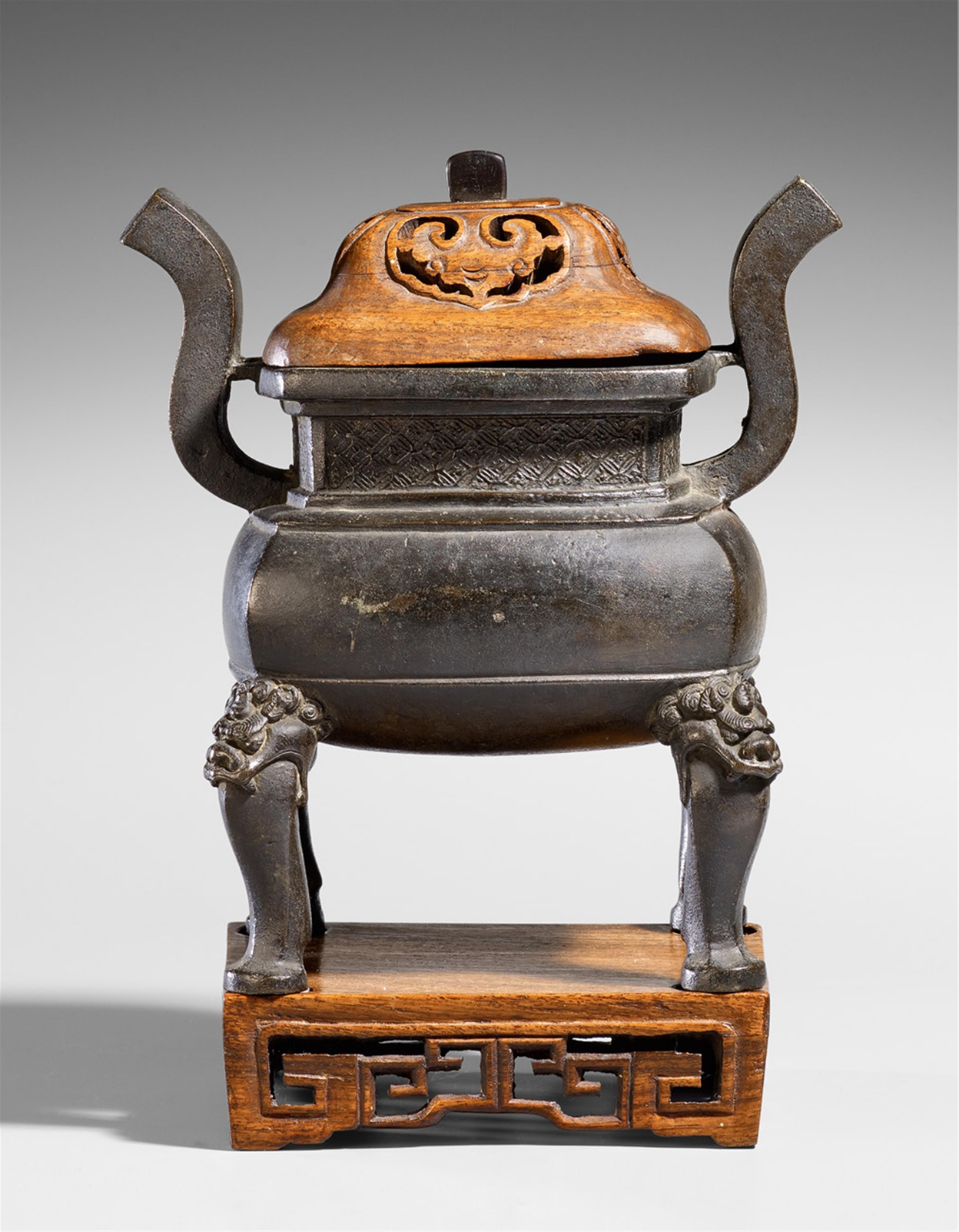 A bronze censer. Qing dynasty - image-1