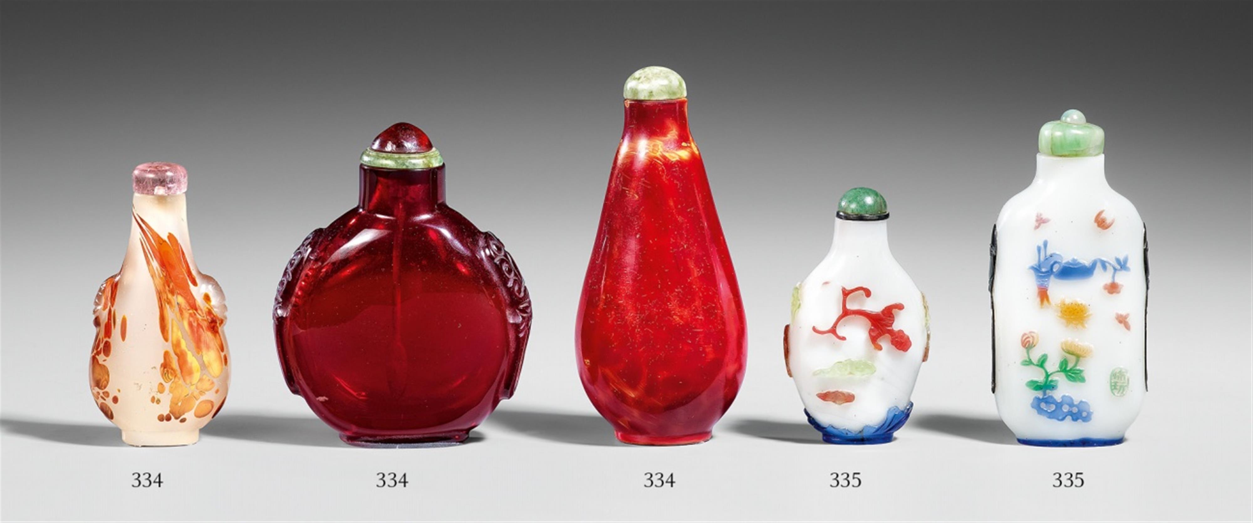 Two overlay glass snuff bottles. 18th/19th century - image-1