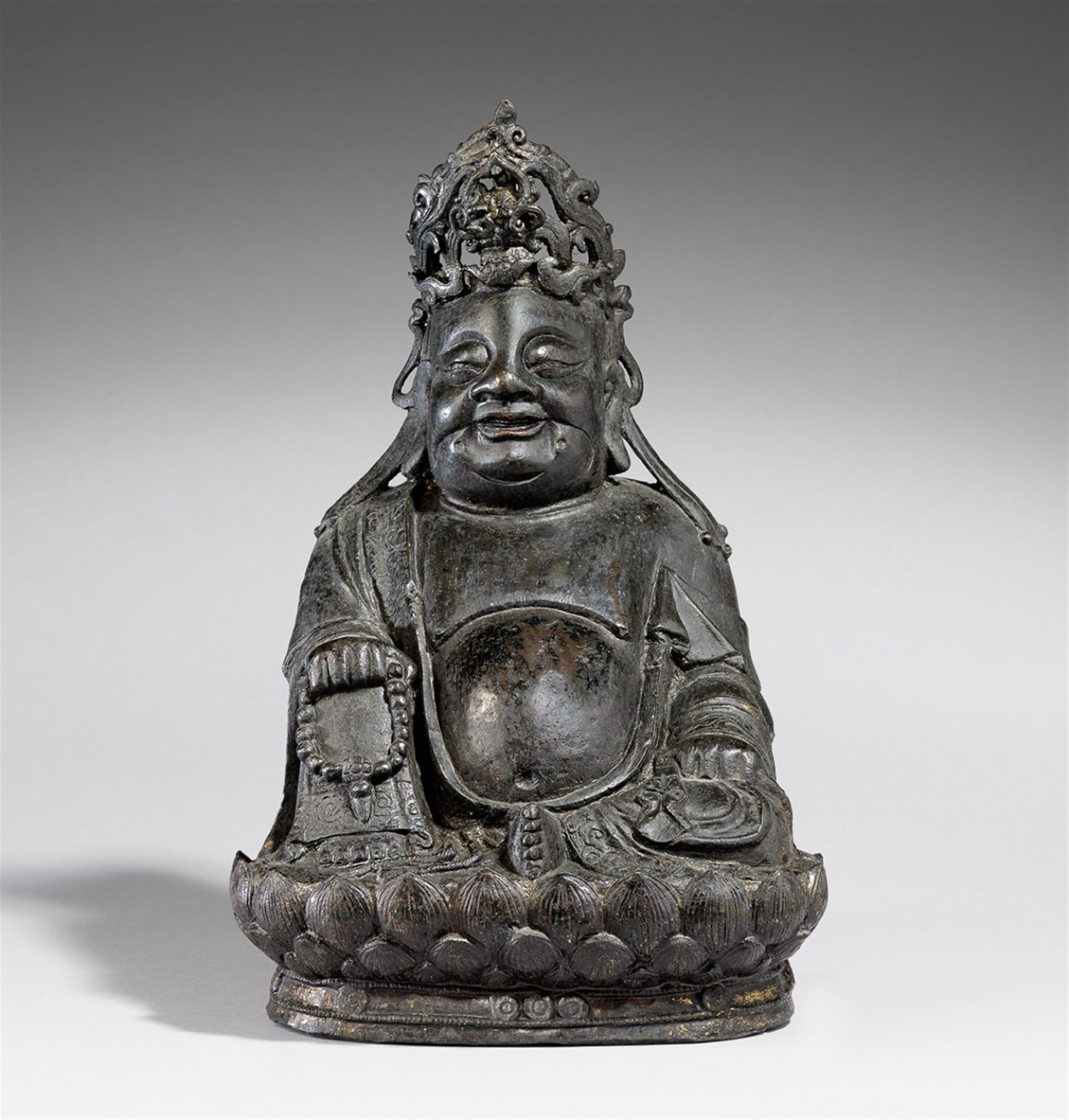 A bronze figure of a crowned Milefo. Late Ming dynasty - image-1