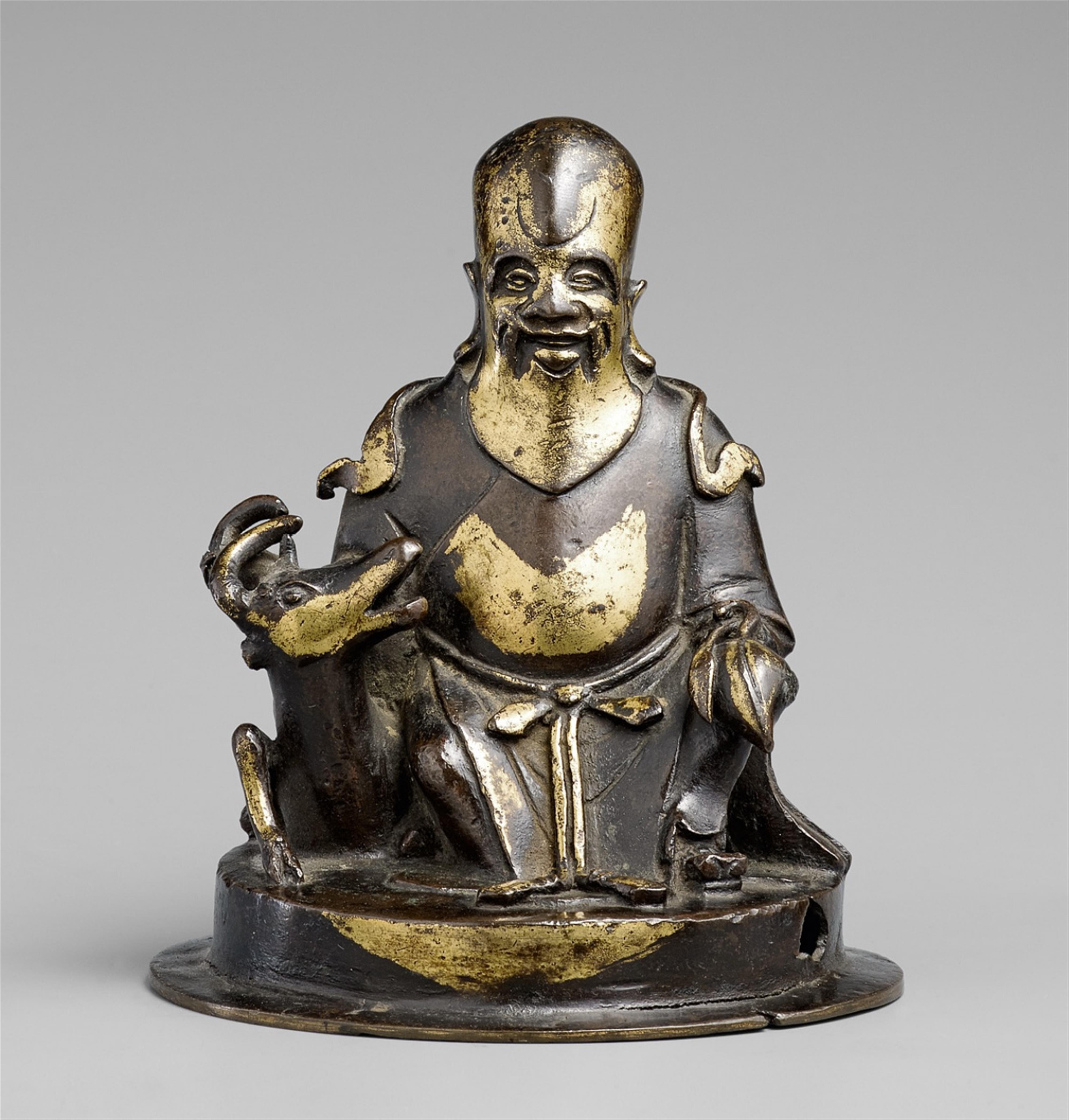 A partly gilt bronze figure of Shoulao. Probably 17th century - image-1