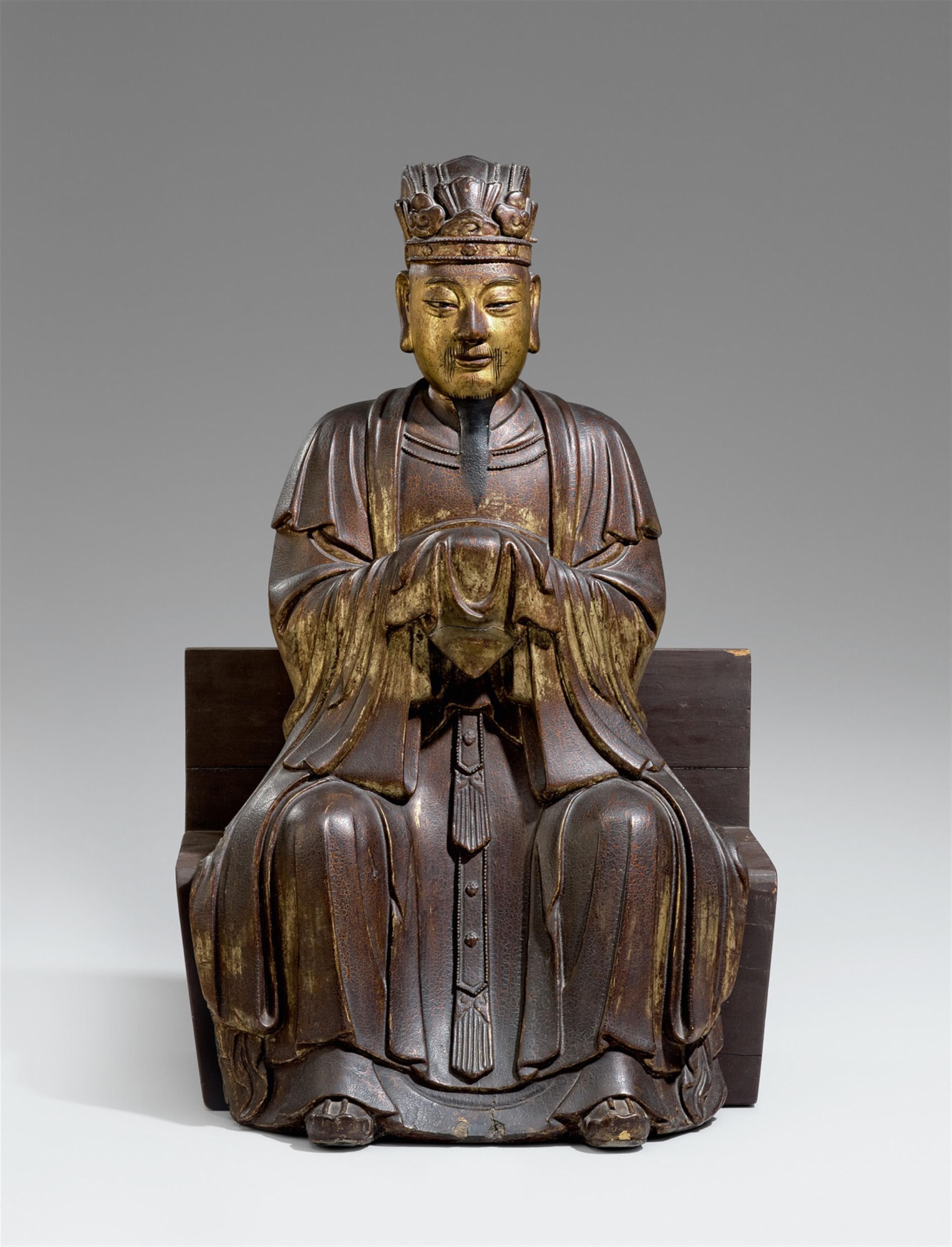 A large gilded and lacquered cement figure of an emperor. Qing dynasty, 18th/19th century - image-1