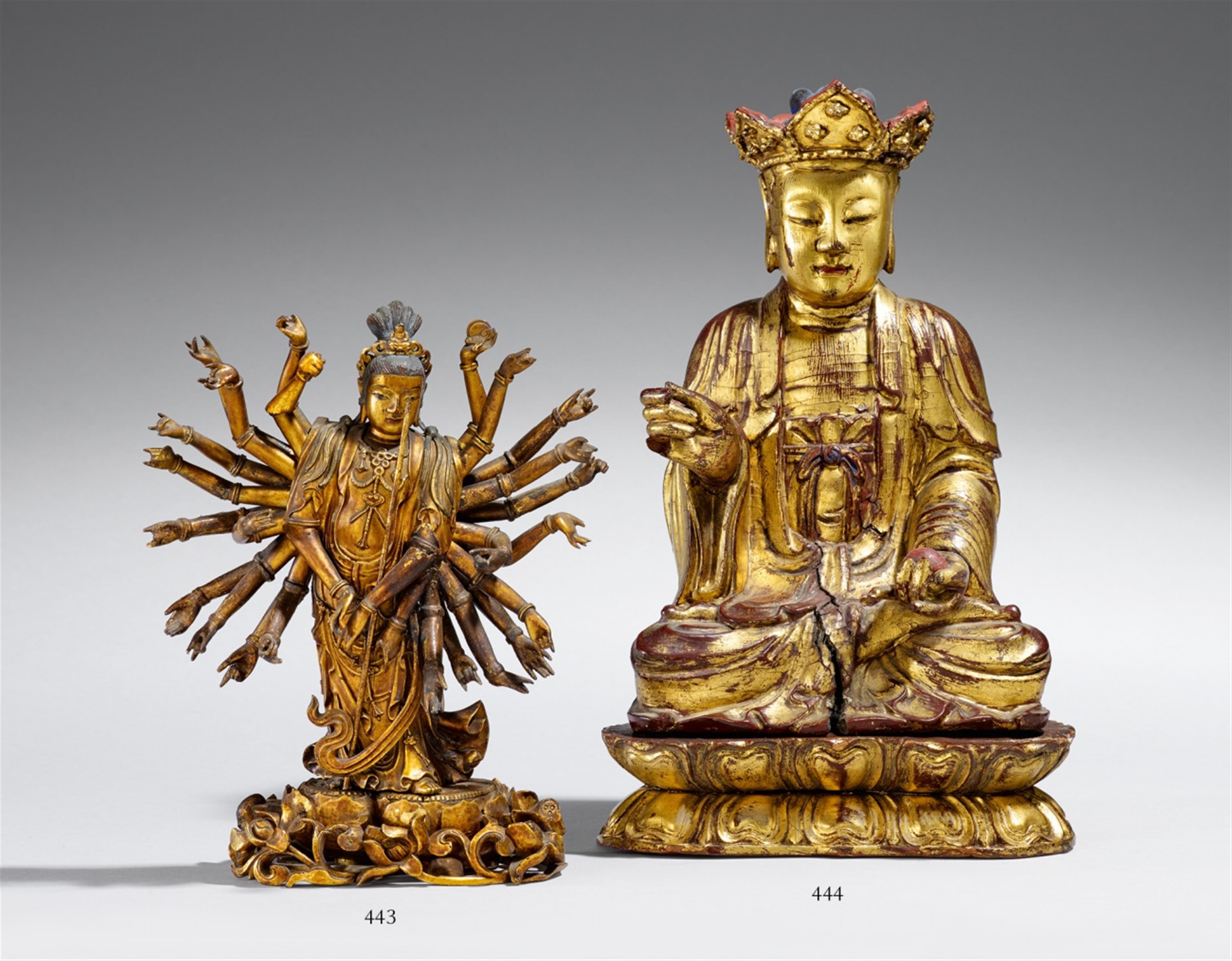 A lacquered and gilded wood figure of a Guanyin. 18th/19th century - image-1