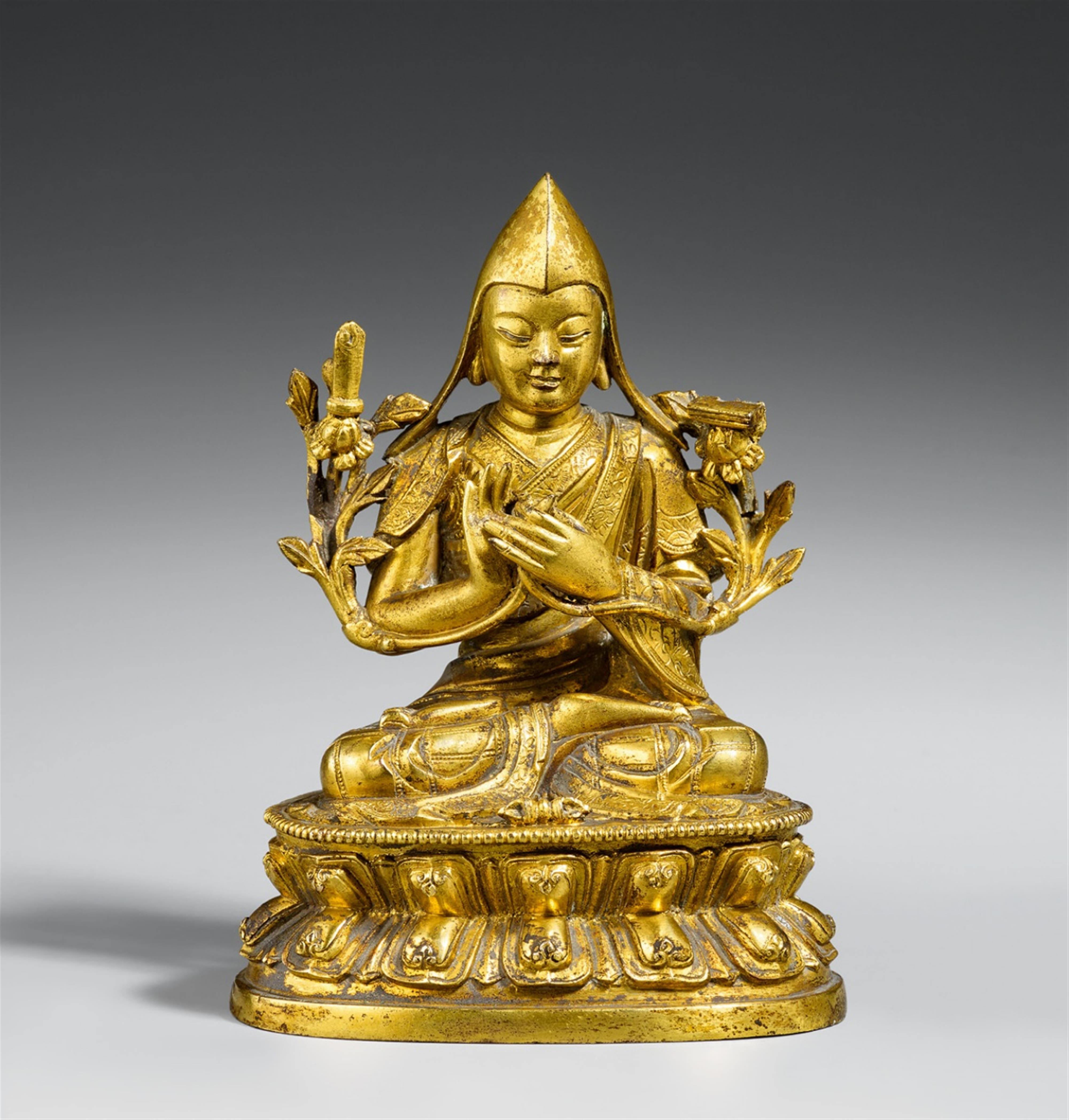 Tsongkhapa. Feuervergoldete Bronze. Tibet. 18. Jh. - image-1