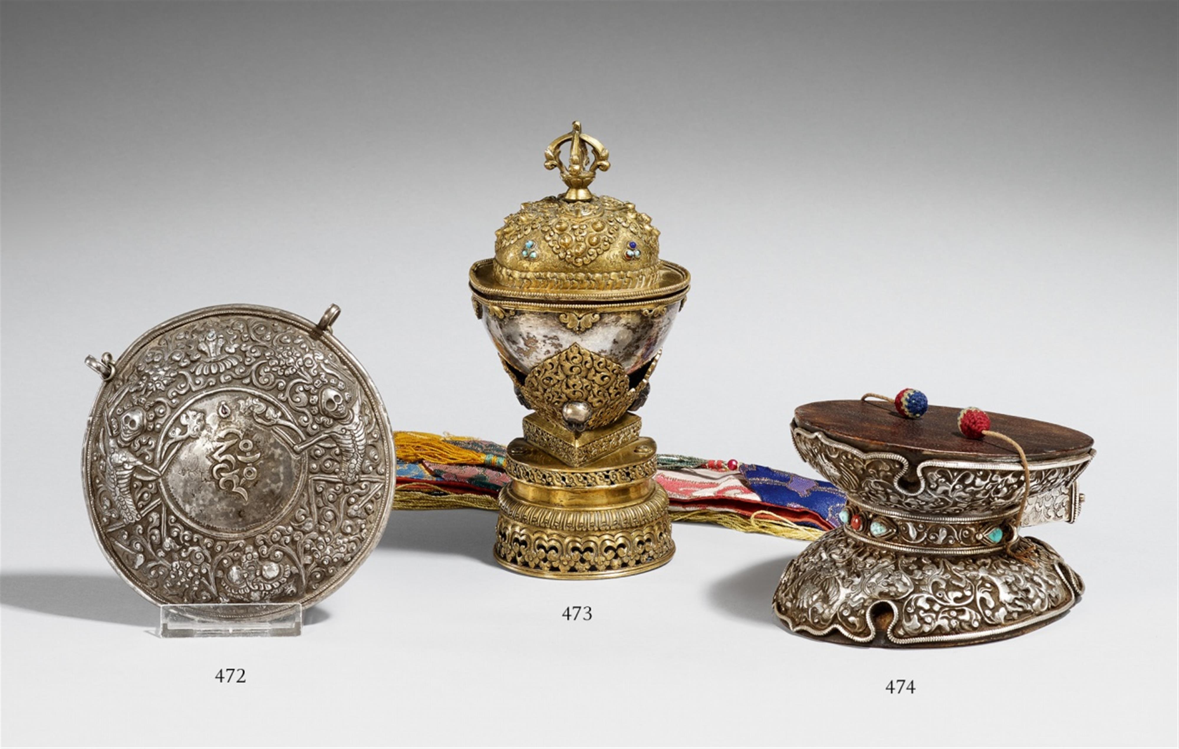 A Tibetan silver kapala with a gilt copper cover and stand. 18th/19th century - image-1