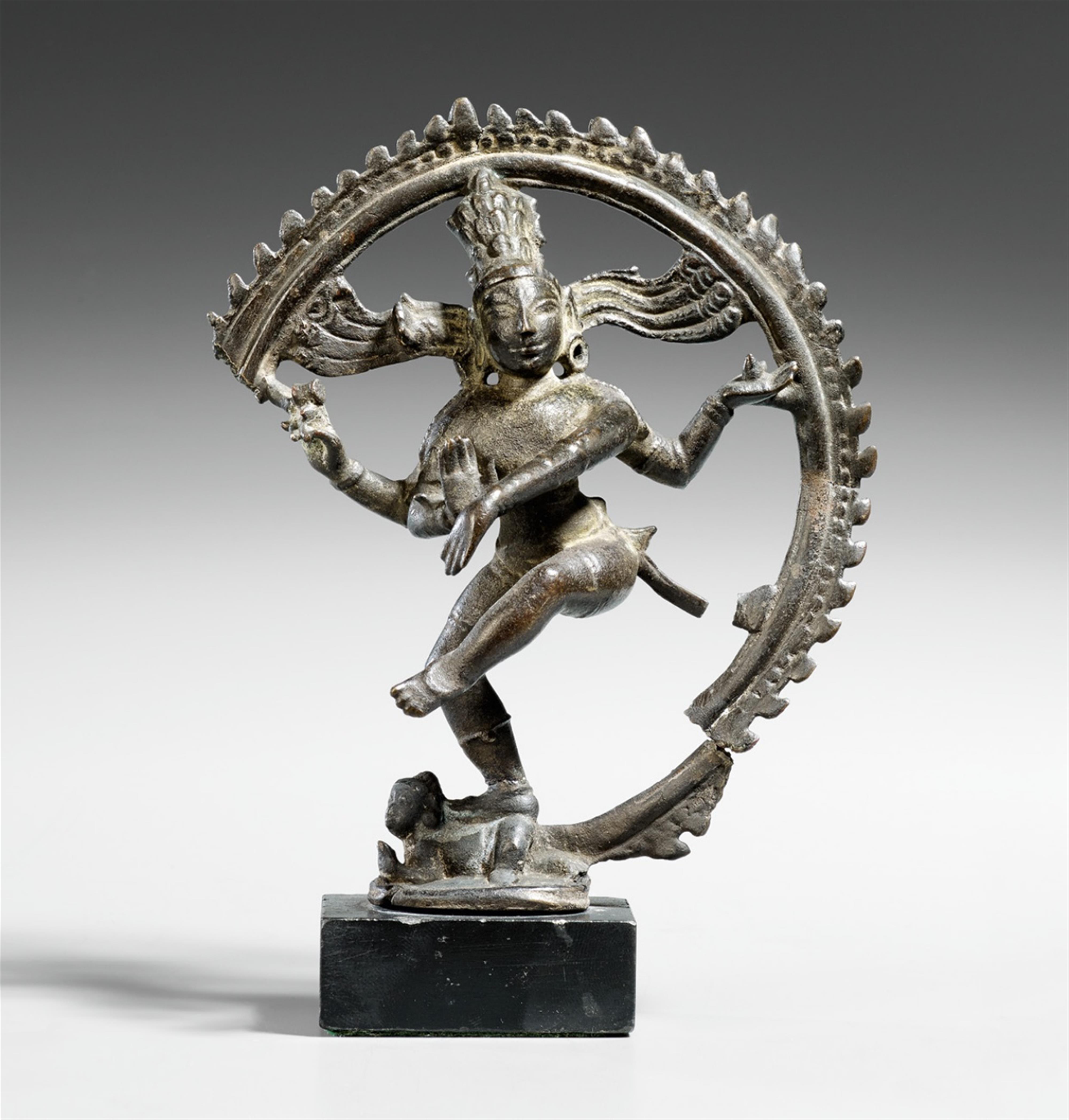 A Vijayanagar bronze figure of Shiva Nataraja. In style of the 14th/15th century - image-1