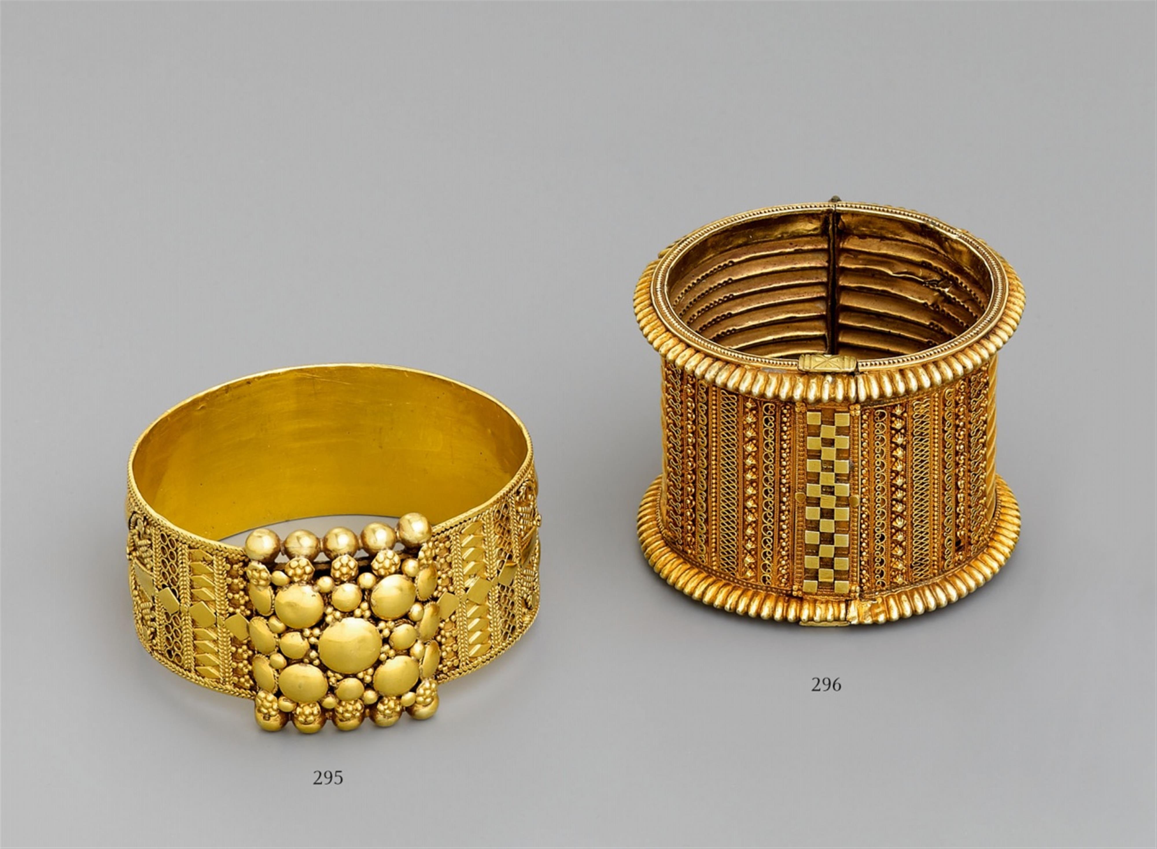 A gold cuff (bajuband). Sri Lanka, Kandi area. 19th century - image-1