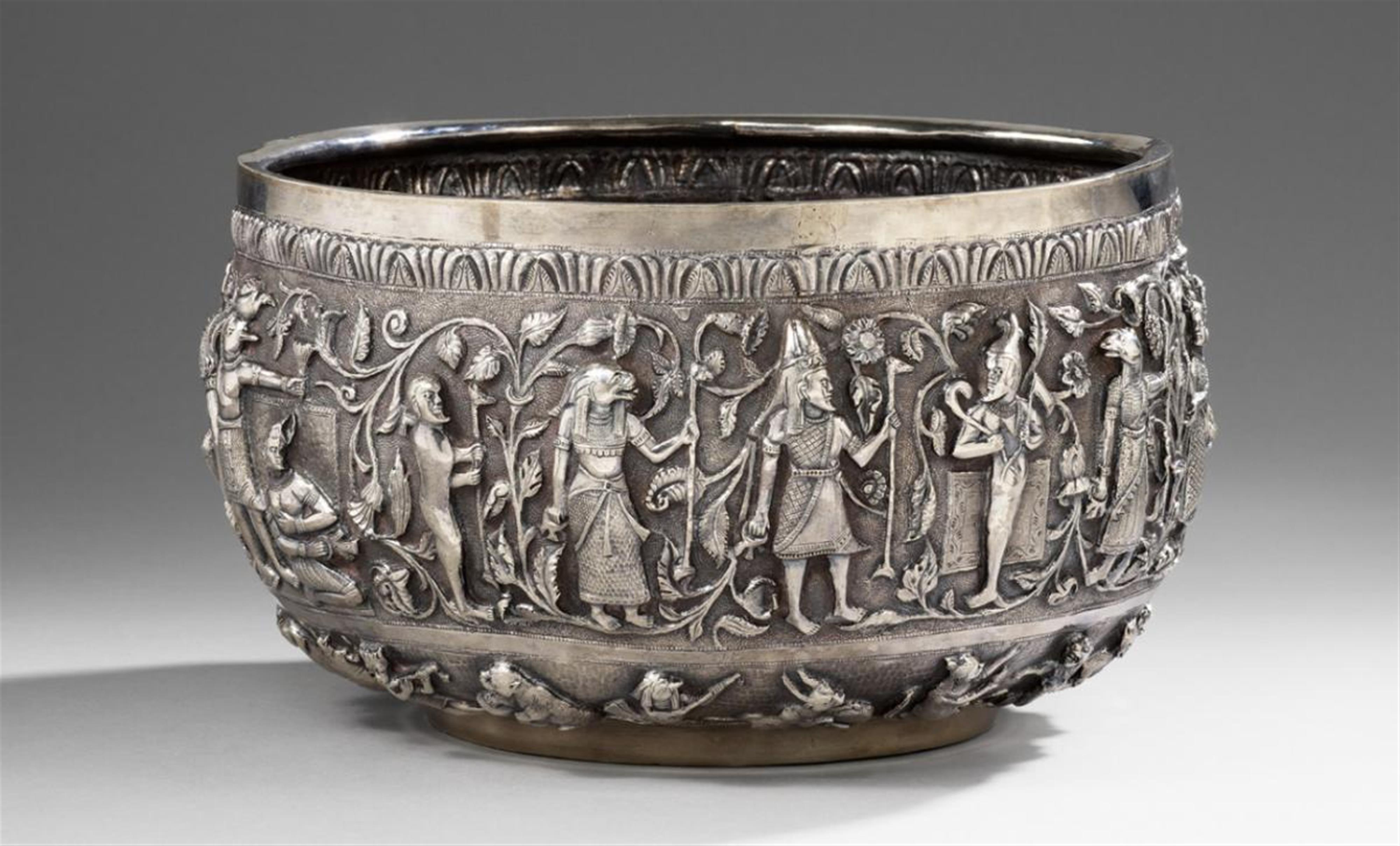 A very large Burmese silver bowl. Early 20th century - image-1