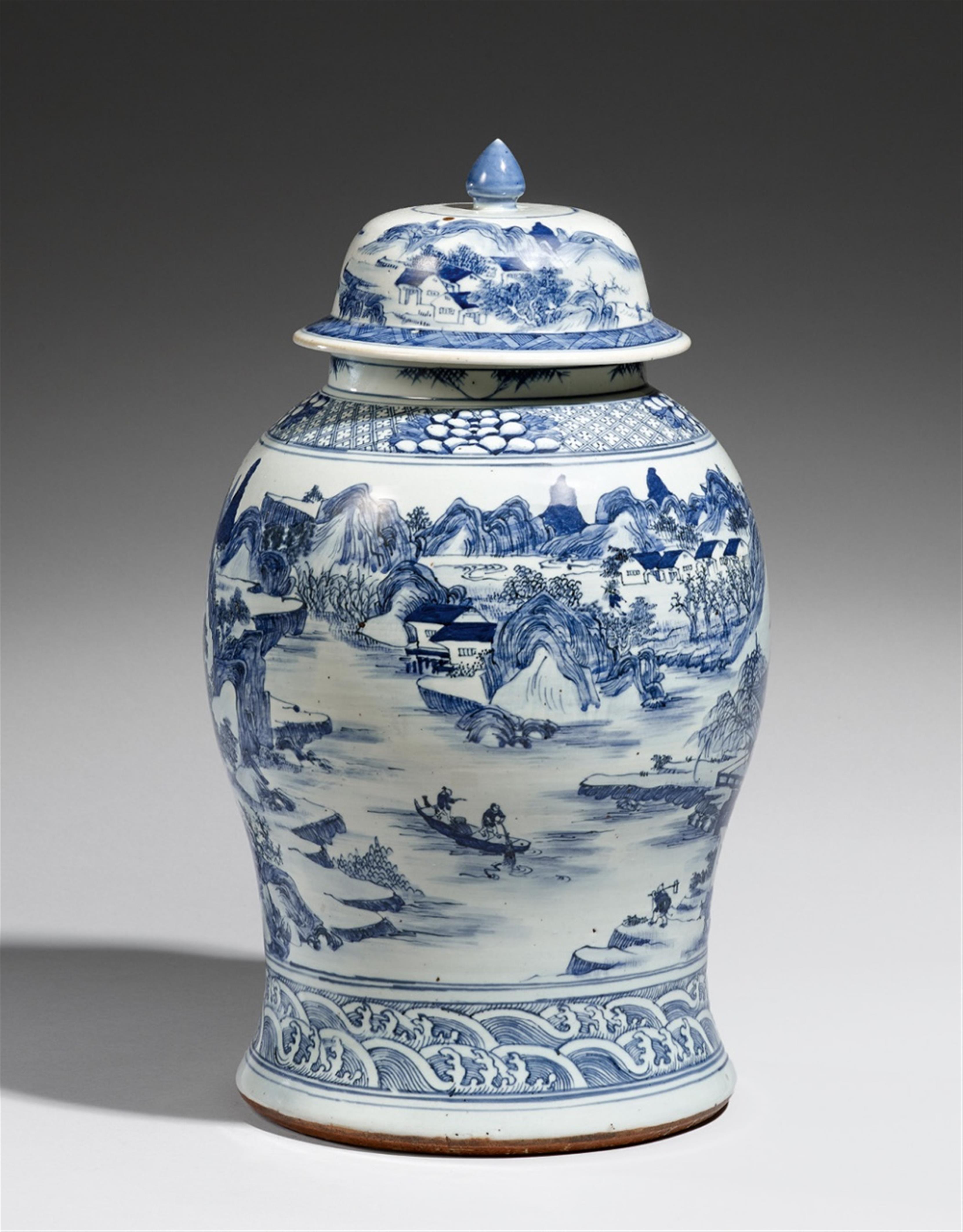 A large blue and white vase and covers. 19th century - image-1