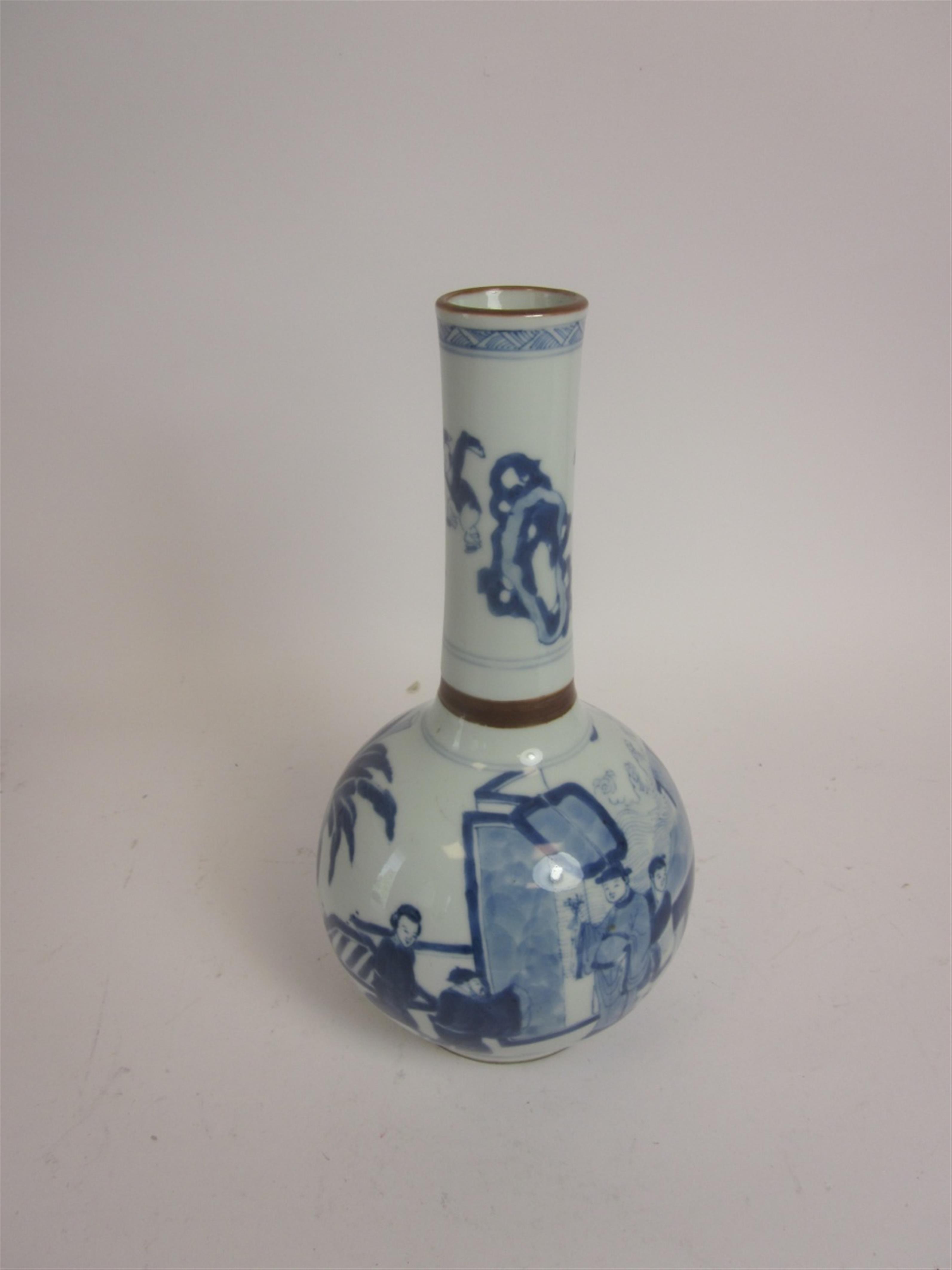 A blue and white vase. 19th century - image-1