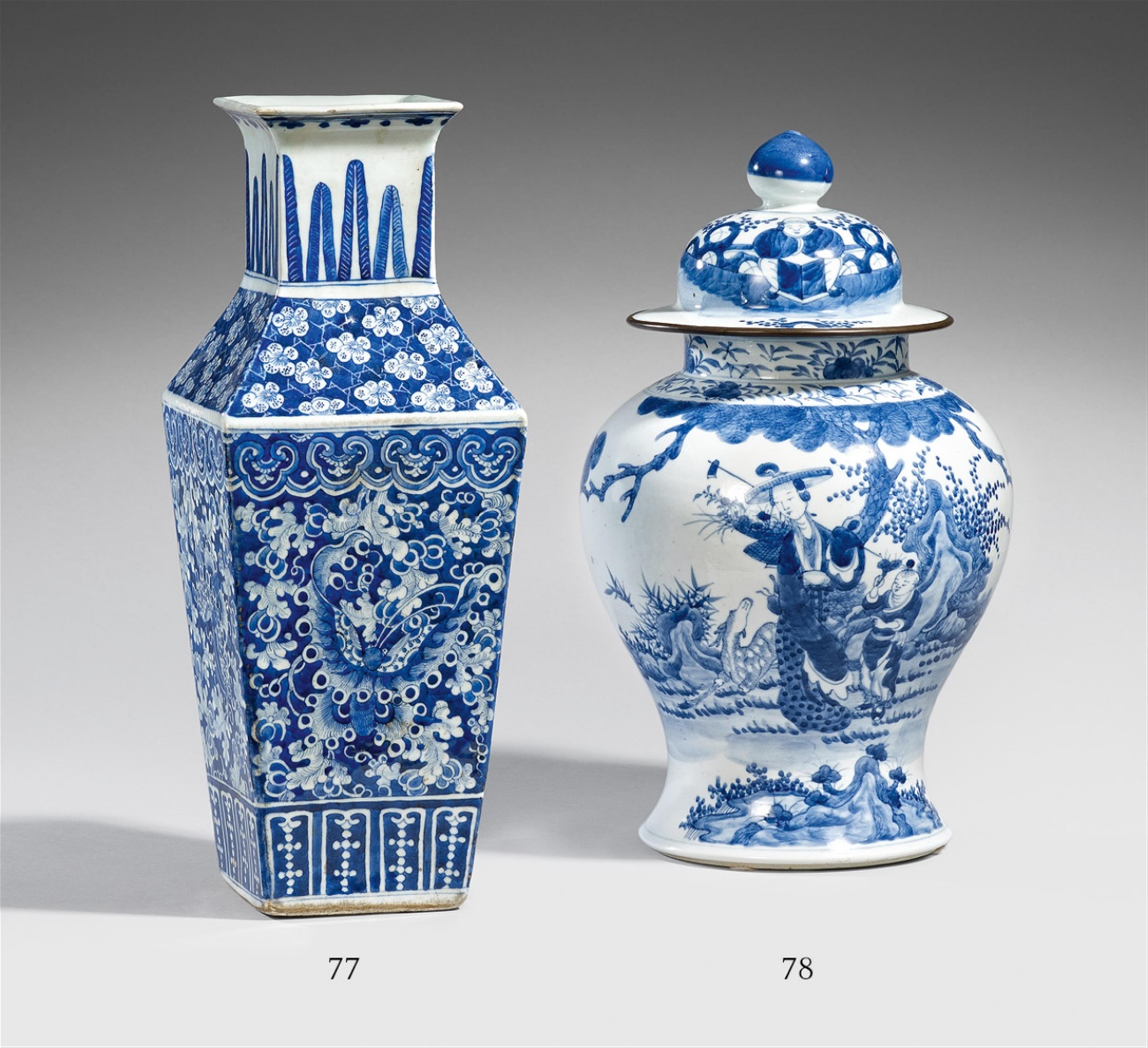 A blue and white square vase. 19th century - image-1