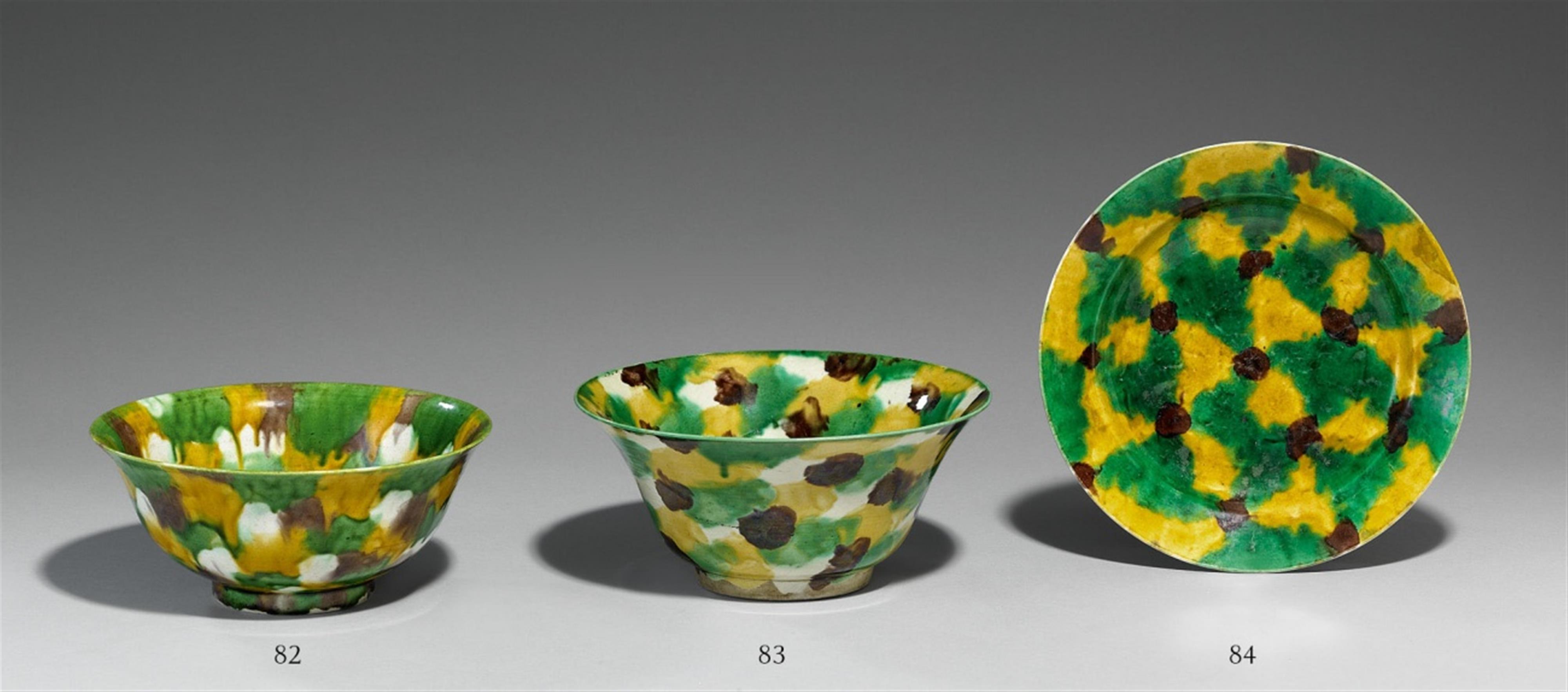 An egg-and-spinach-glazed bowl. Kangxi period (1662–1722) - image-1