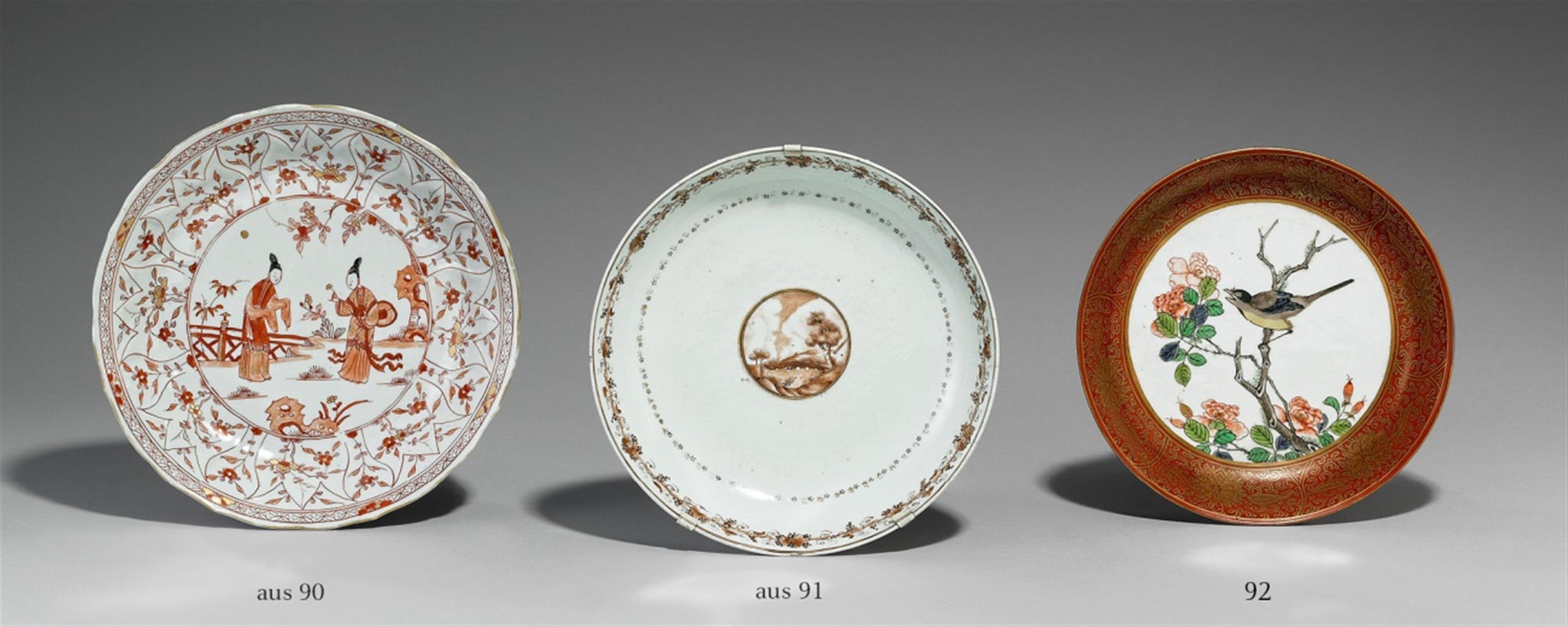A gilt-decorated saucer dish. Republic period (1912-1949) - image-1