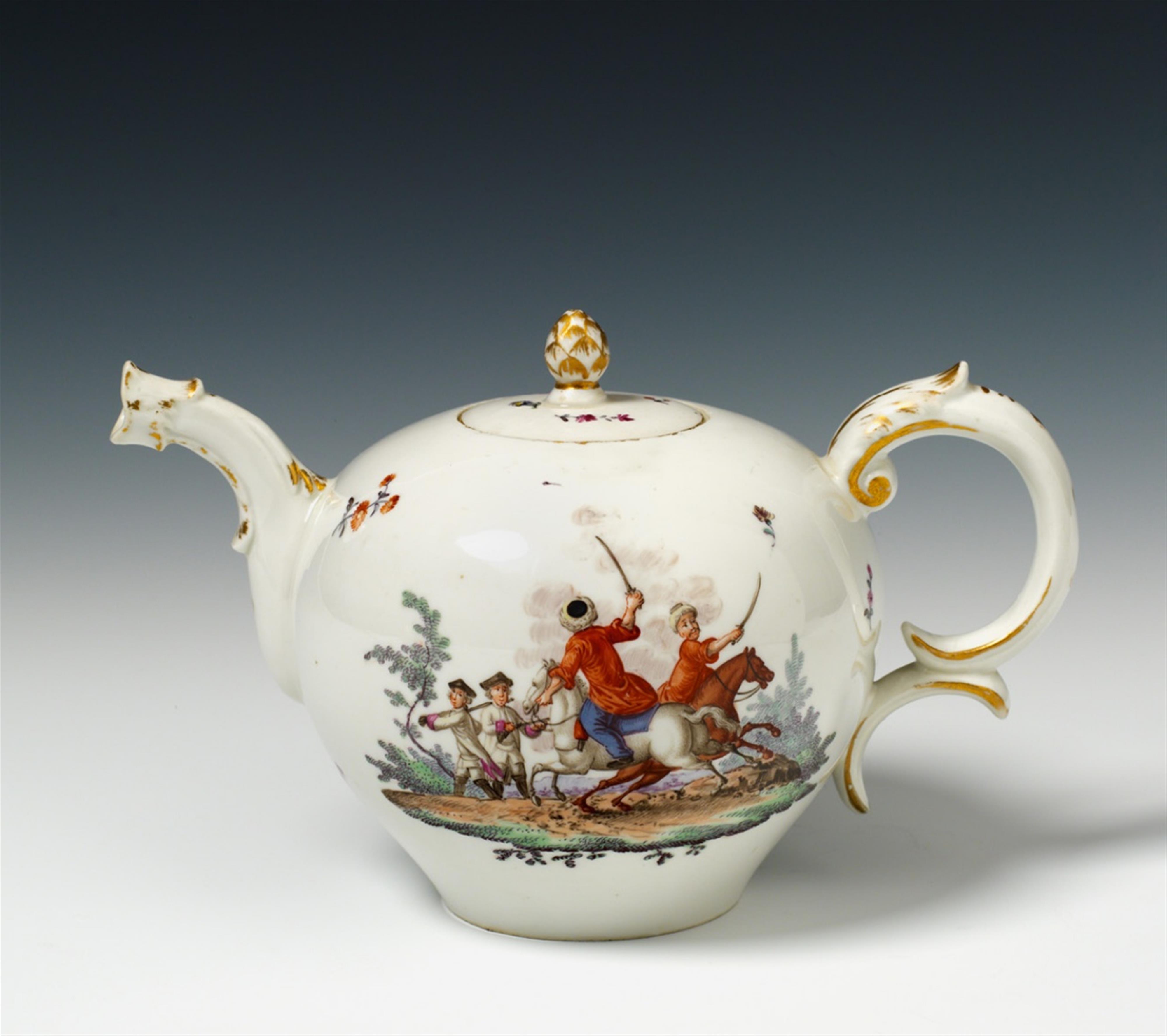 A Höchst teapot and cover with finely painted military scenes. - image-2