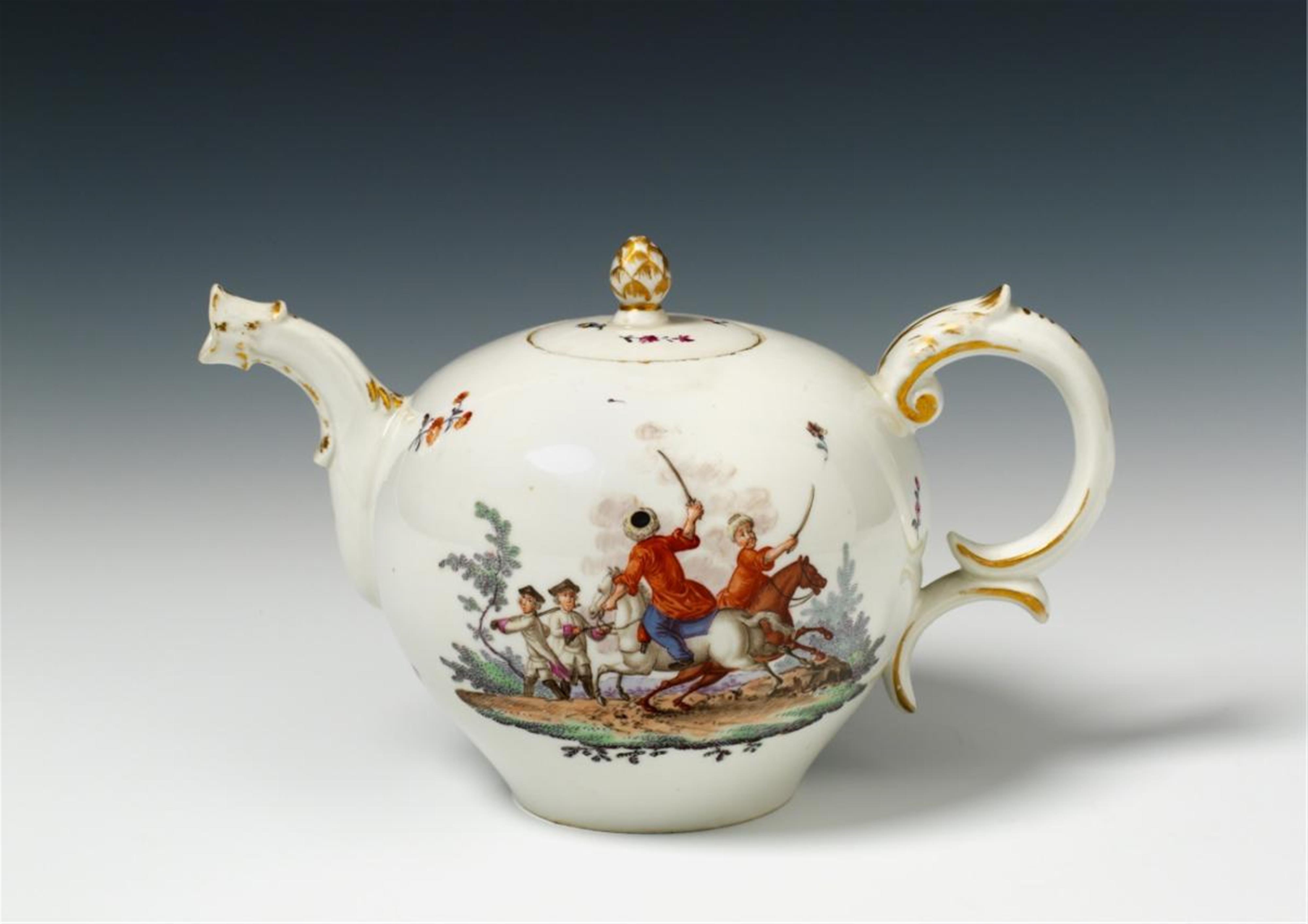 A Höchst teapot and cover with finely painted military scenes. - image-1