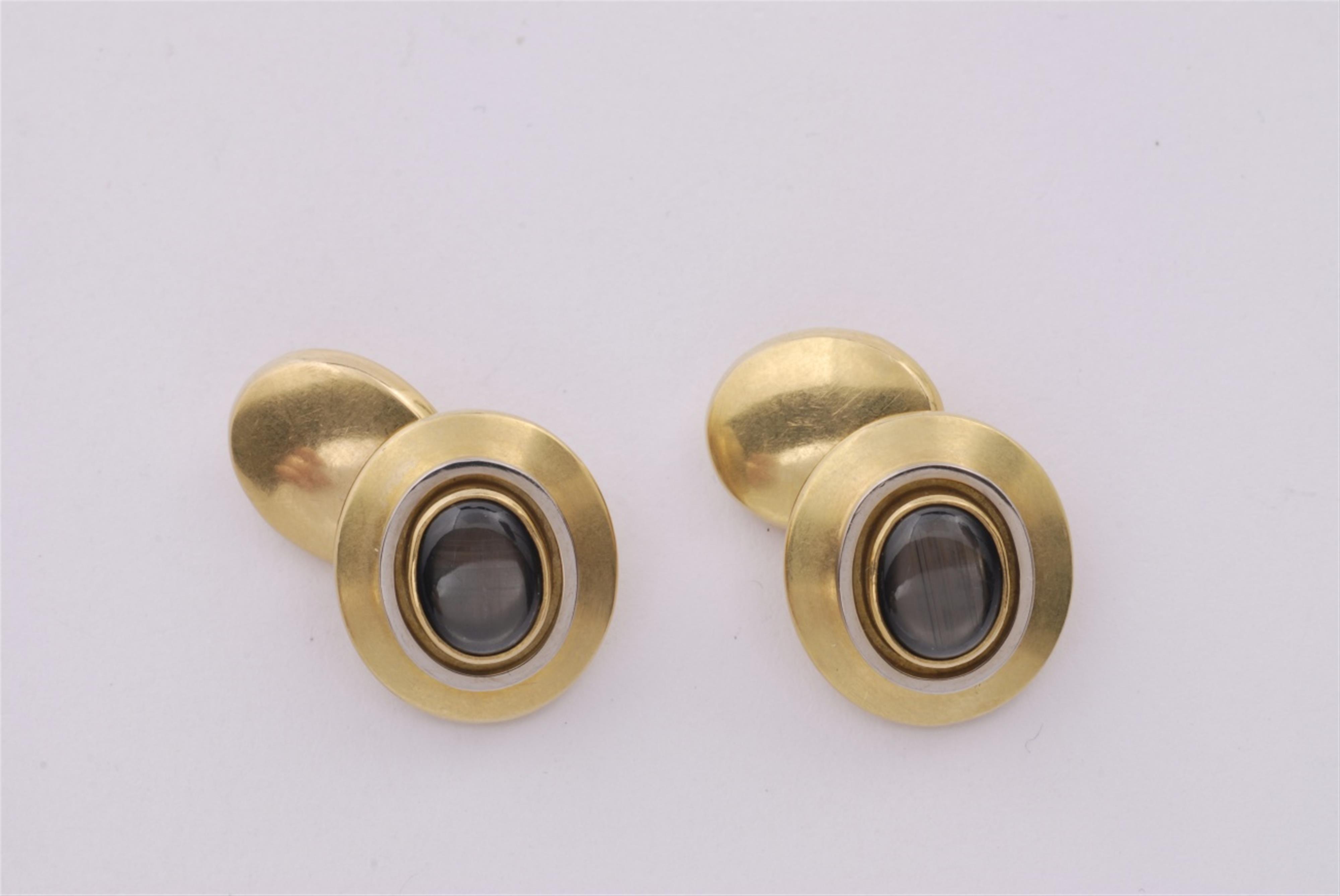 A pair of hand-forged 18k gold cufflinks with star sapphires. - image-1