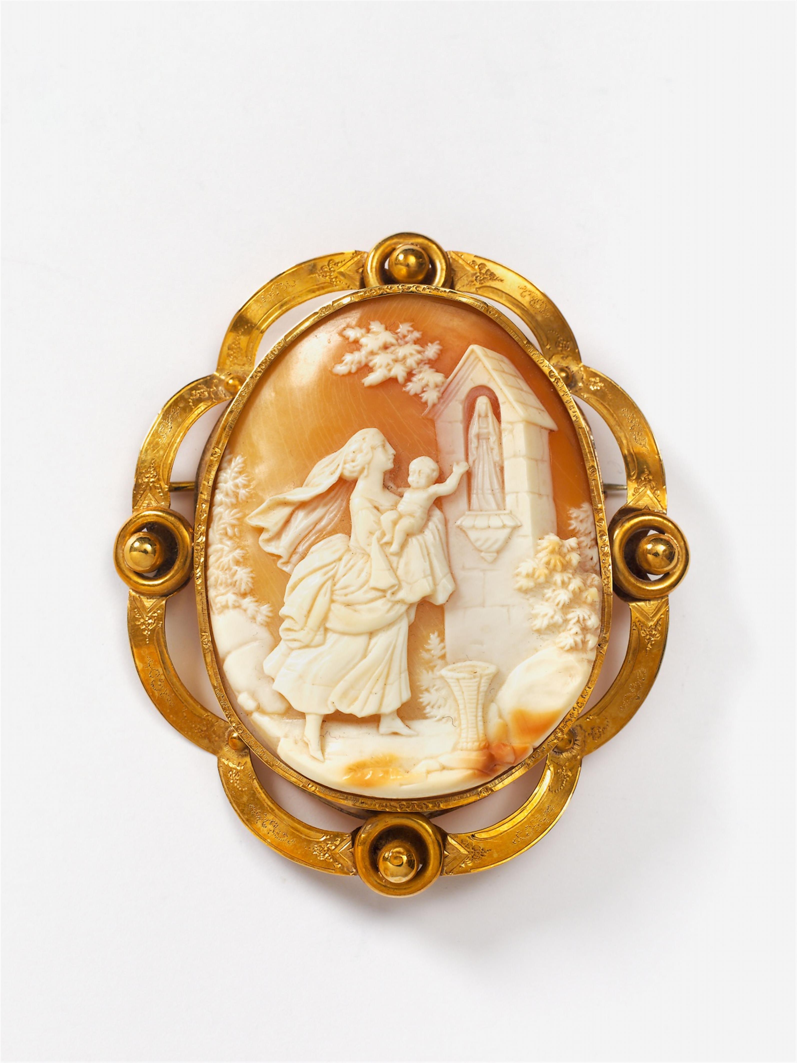 A large Italian 18k gold shell cameo brooch. - image-1