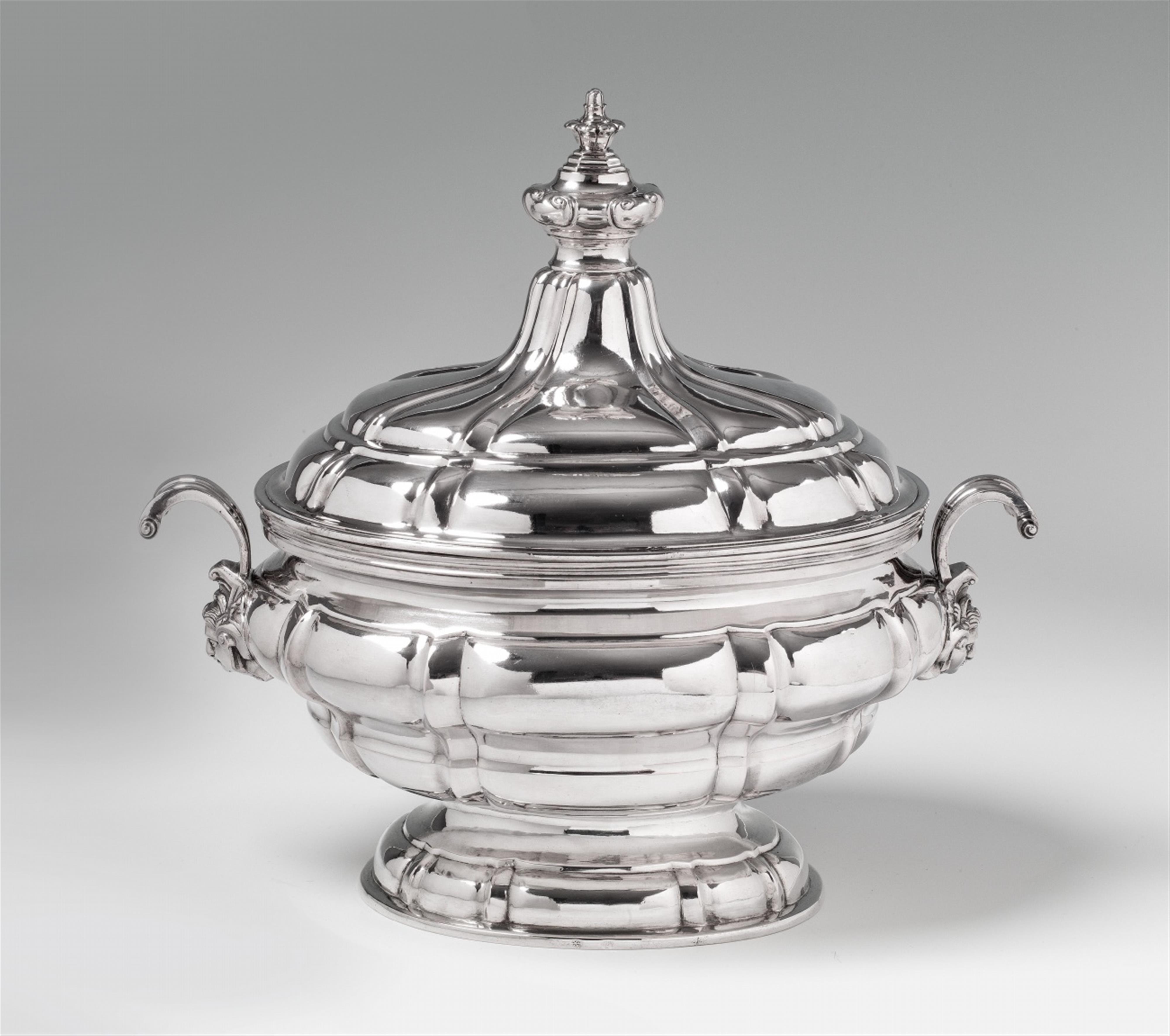 An Osnabrück interior gilt silver tureen and cover - image-1