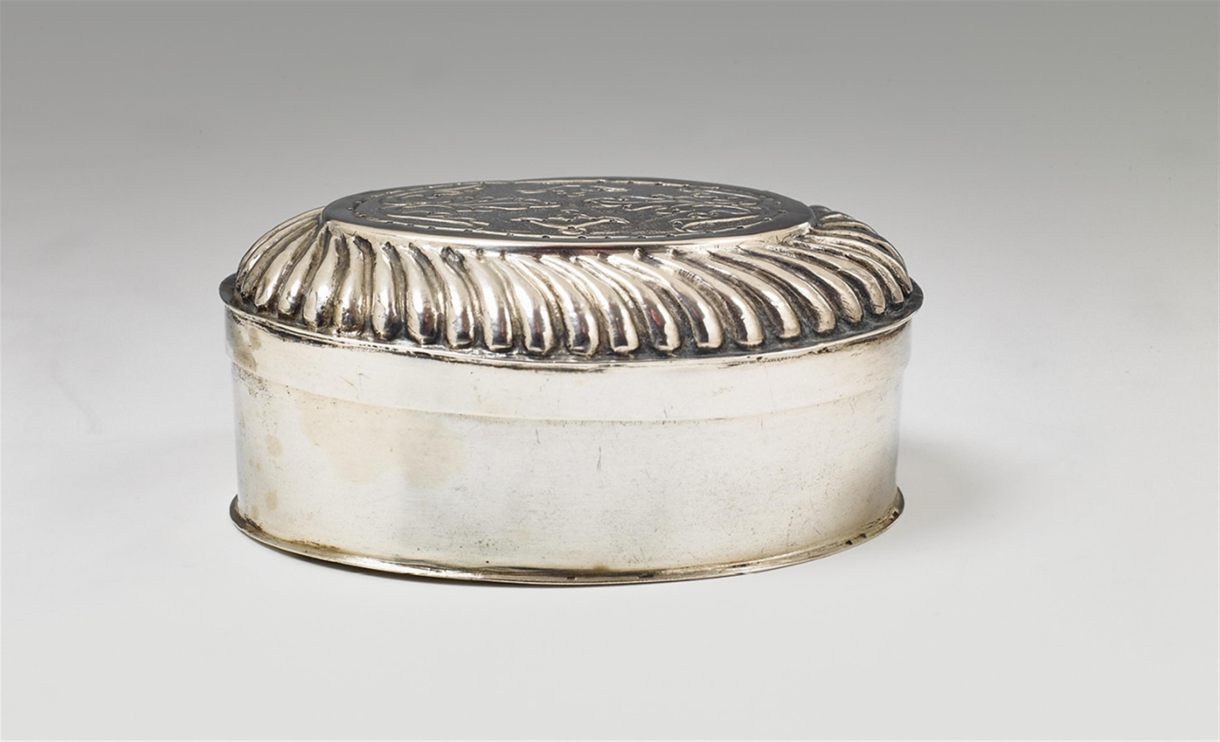 A small Quedlinburg silver régence box - image-1