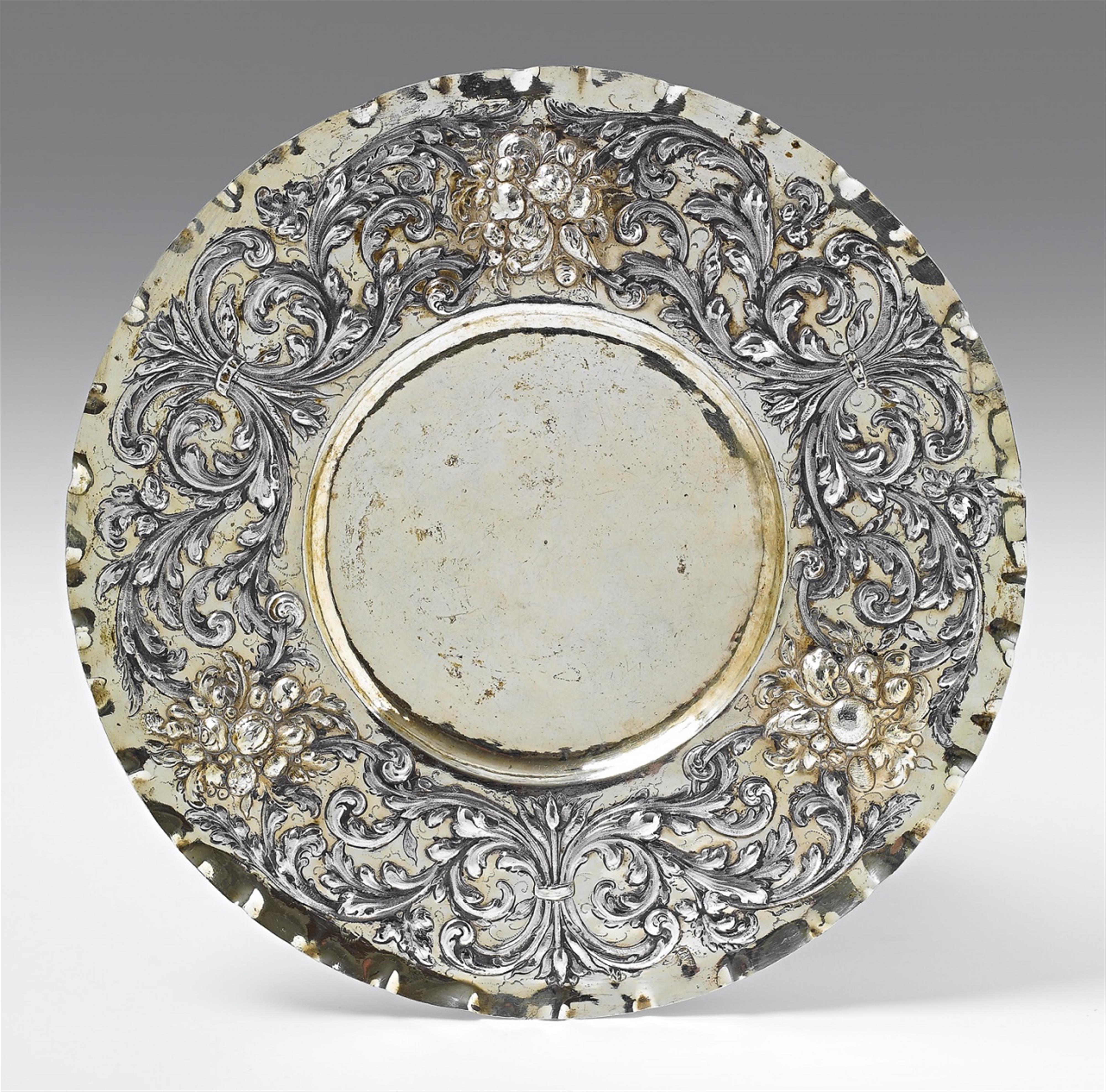 An Estonian partially gilt silver platter - image-1