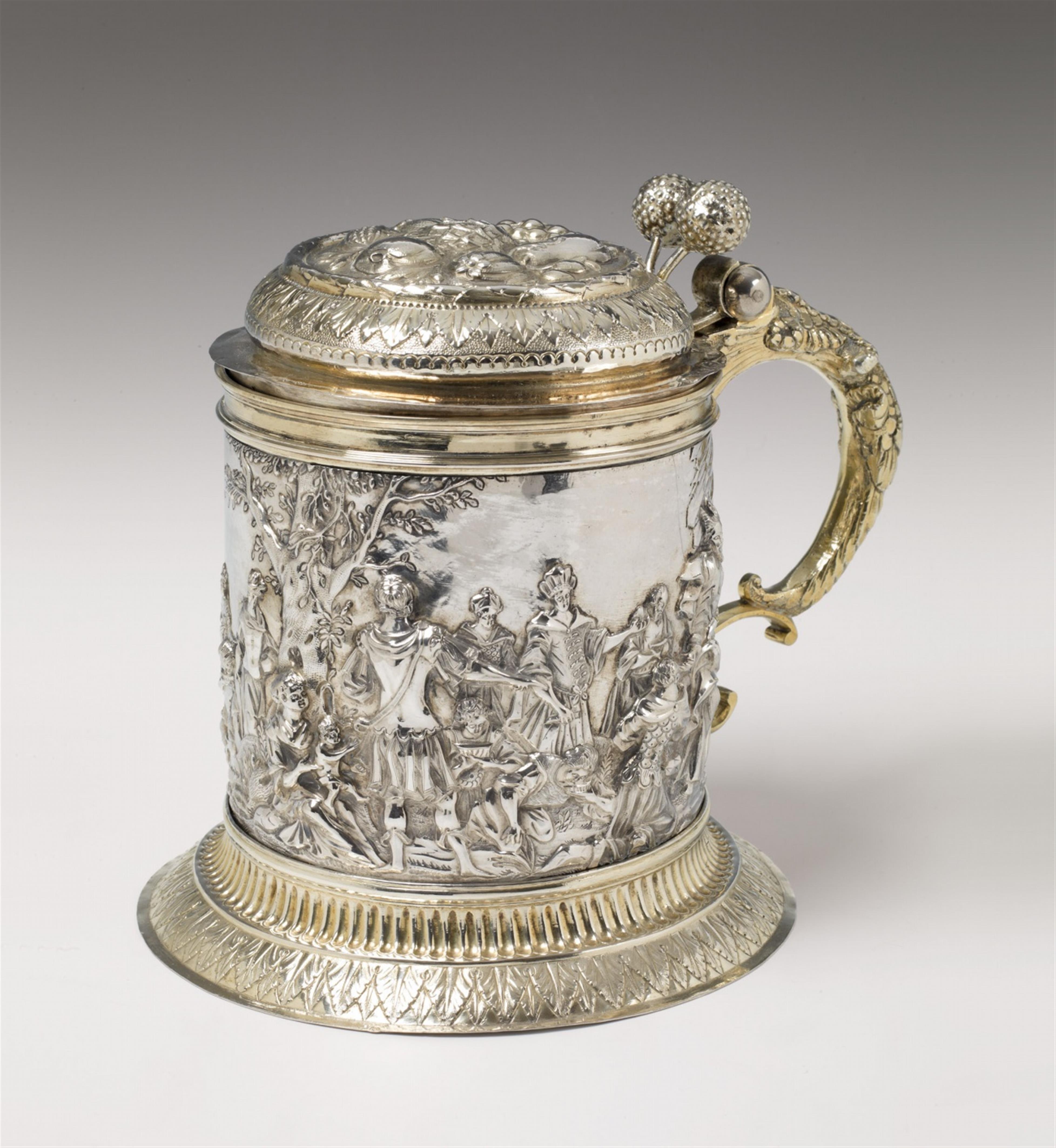 An important Moscow partially gilt silver tankard - image-1