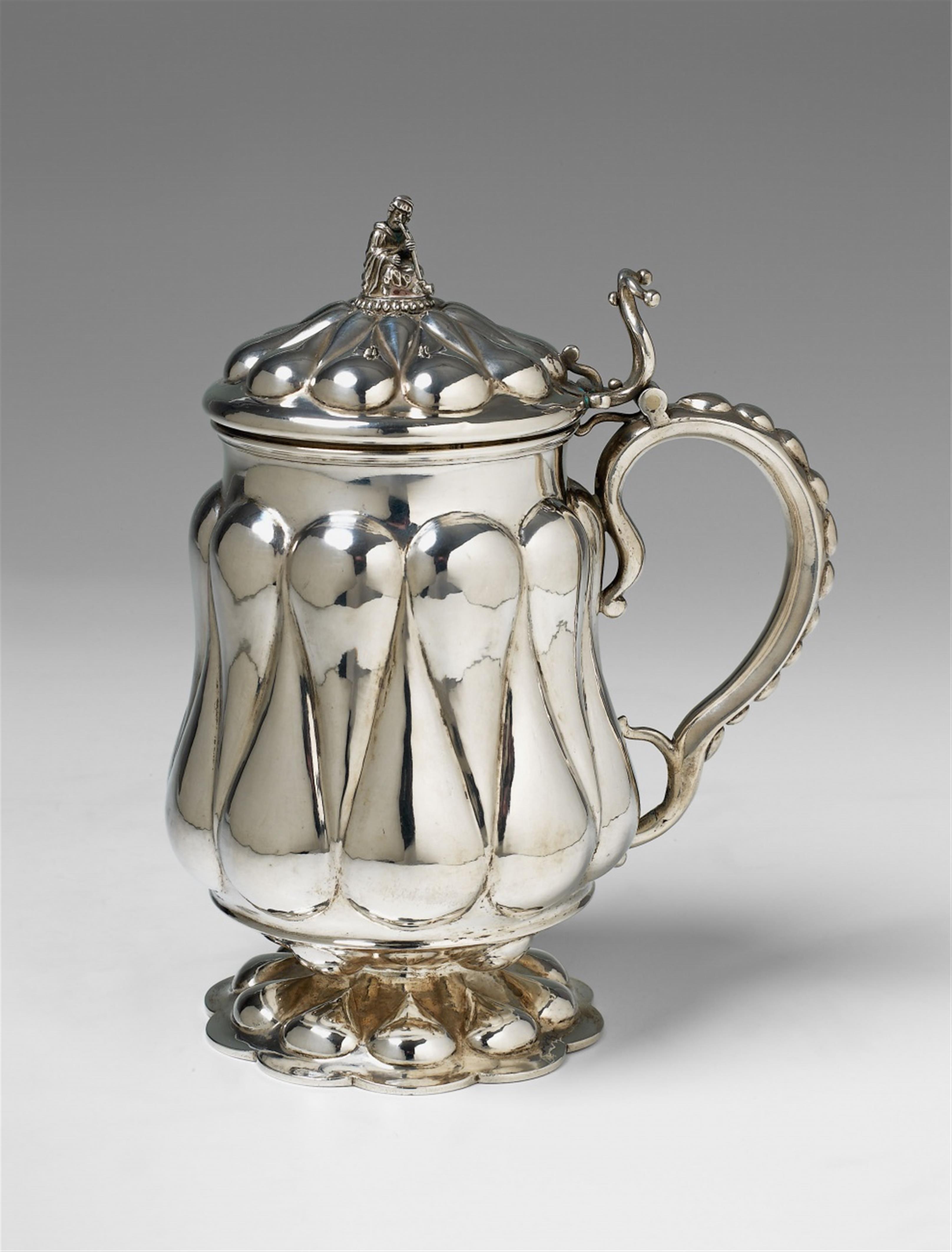 An early Fabergé interior gilt silver tankard - image-1