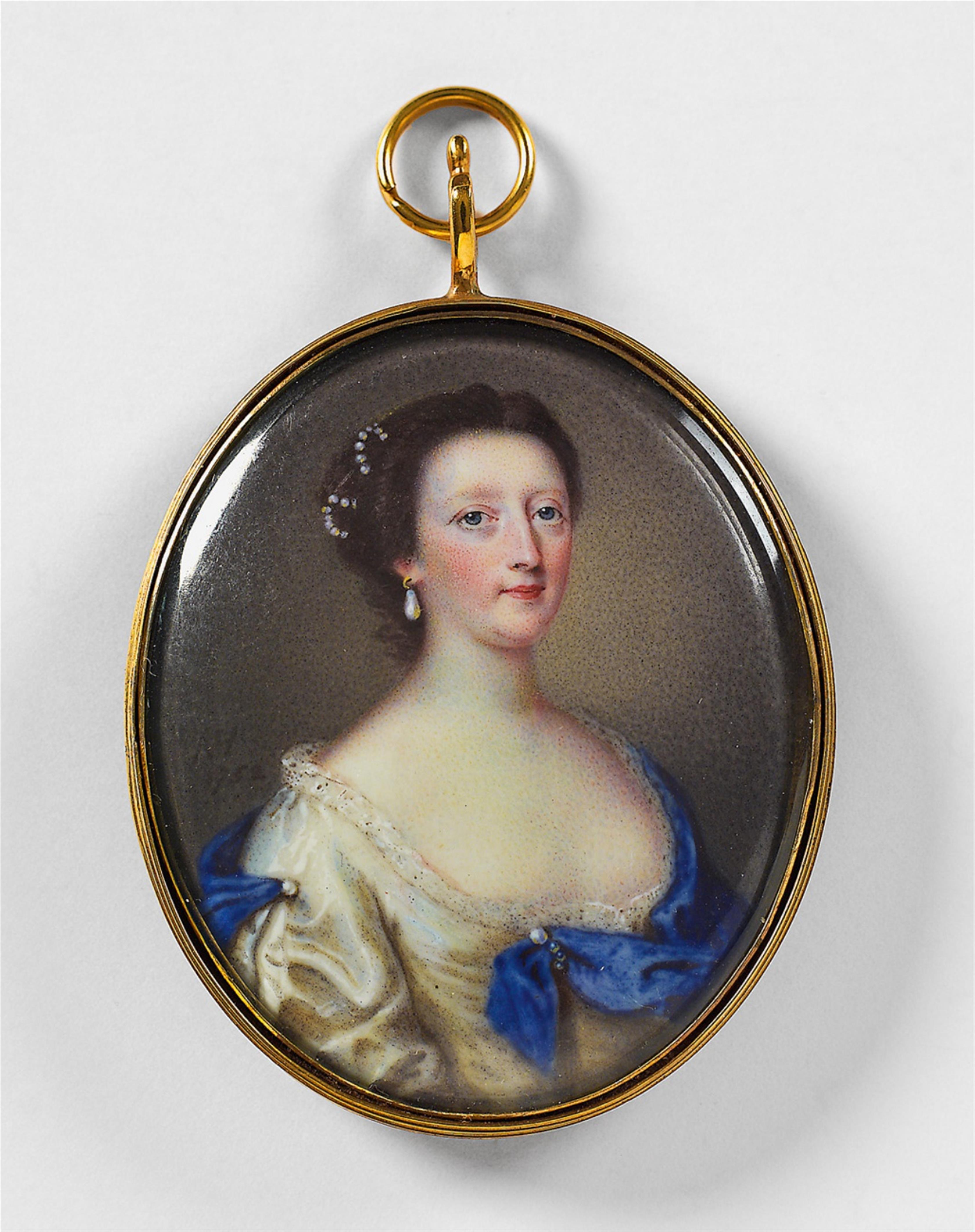 An English portrait miniature of a Baroque lady in pearls. - image-1